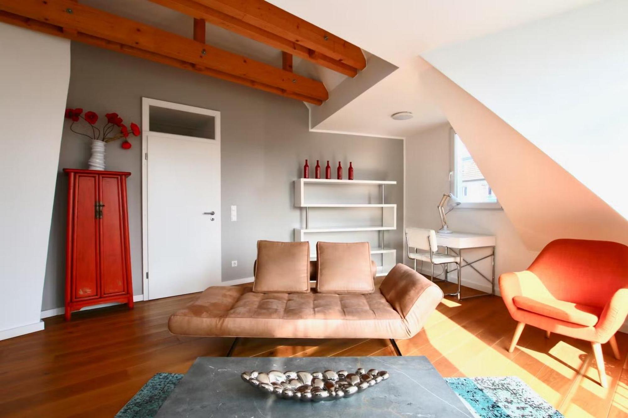 Grosse Dachgeschosswohnung Mit Balkon Im Belgischen Viertel Apartment