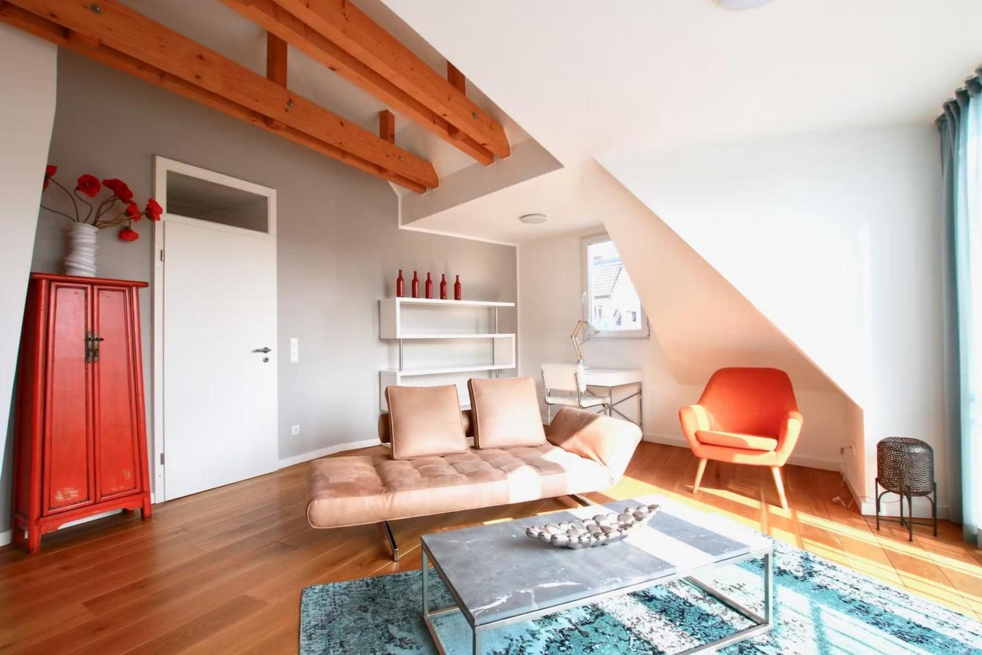 Grosse Dachgeschosswohnung Mit Balkon Im Belgischen Viertel Apartment Cologne