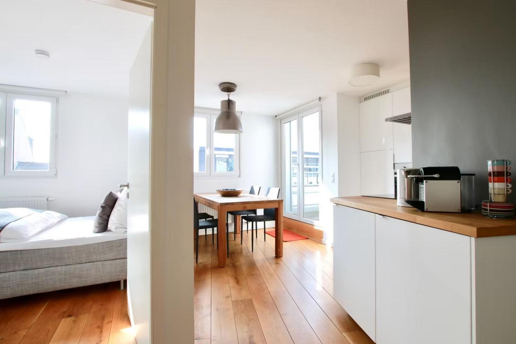 Apartment Grosse Dachgeschosswohnung Mit Balkon Im Belgischen Viertel Cologne