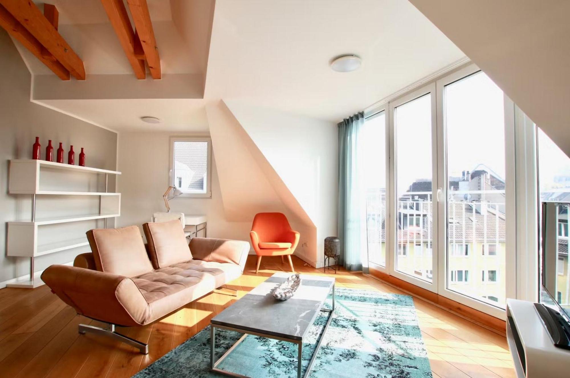 Grosse Dachgeschosswohnung Mit Balkon Im Belgischen Viertel * Cologne
