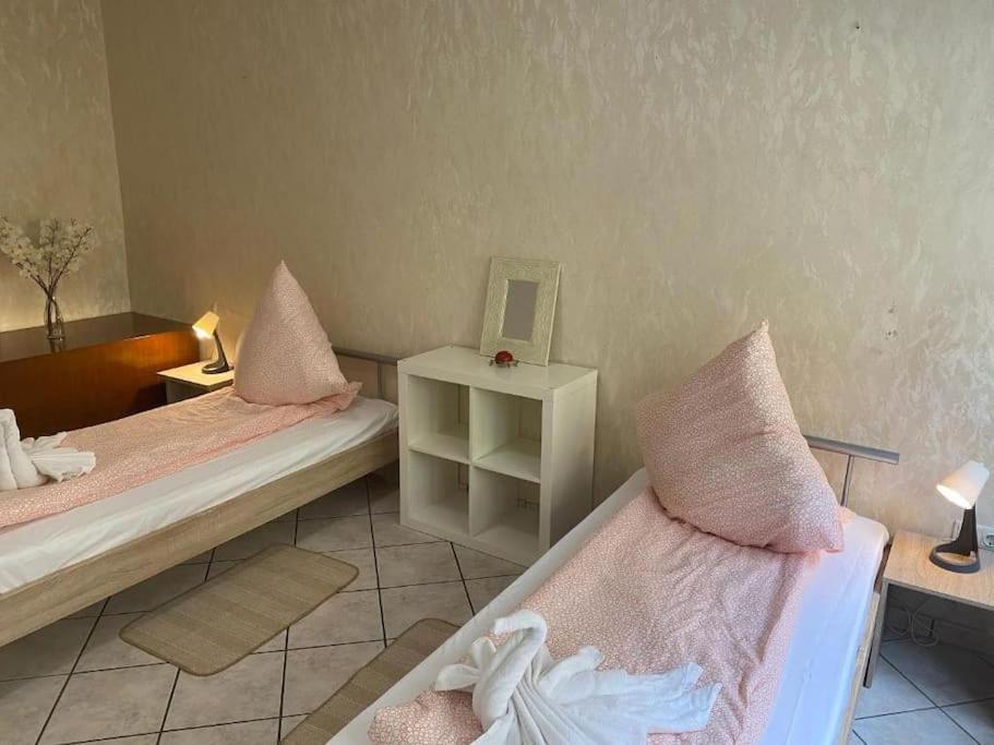 Central 3 Bedroom Apartment, Friesenstr * Cologne