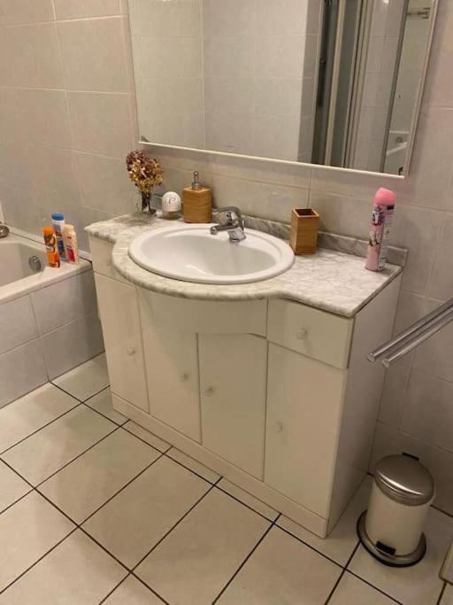 Central 3 Bedroom Apartment, Friesenstr Apartment