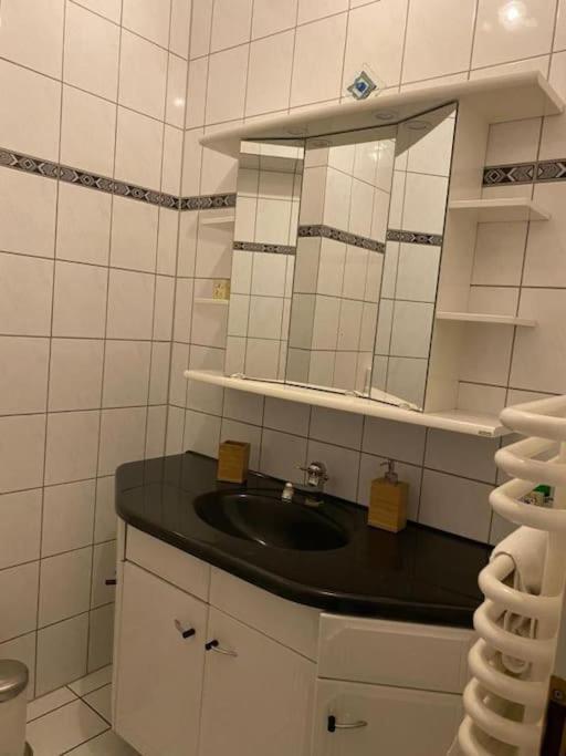 Central 3 Bedroom Apartment, Friesenstr *