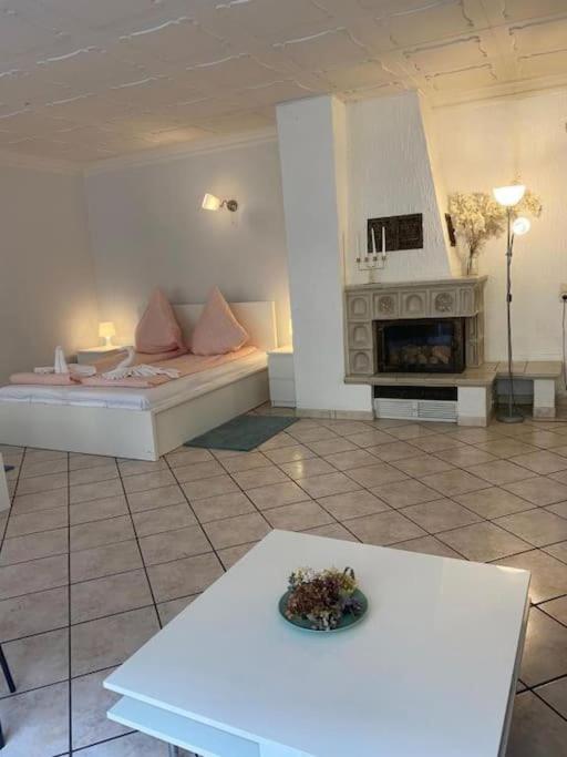 Central 3 Bedroom Apartment, Friesenstr * Cologne