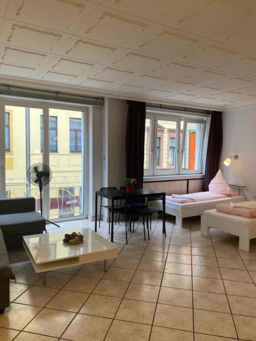 Central 3 Bedroom Apartment, Friesenstr