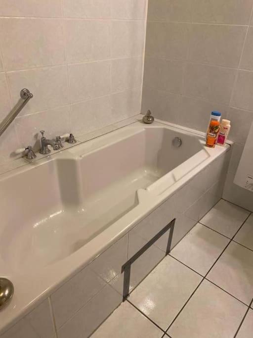 Central 3 Bedroom Apartment, Friesenstr Apartment Cologne