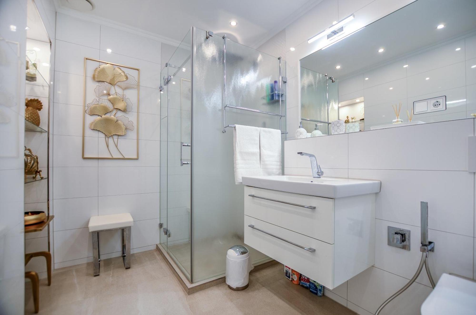 Stylisch Und Schick, Neue Wohnung, U-bahn 2 Minuten Apartment Köln