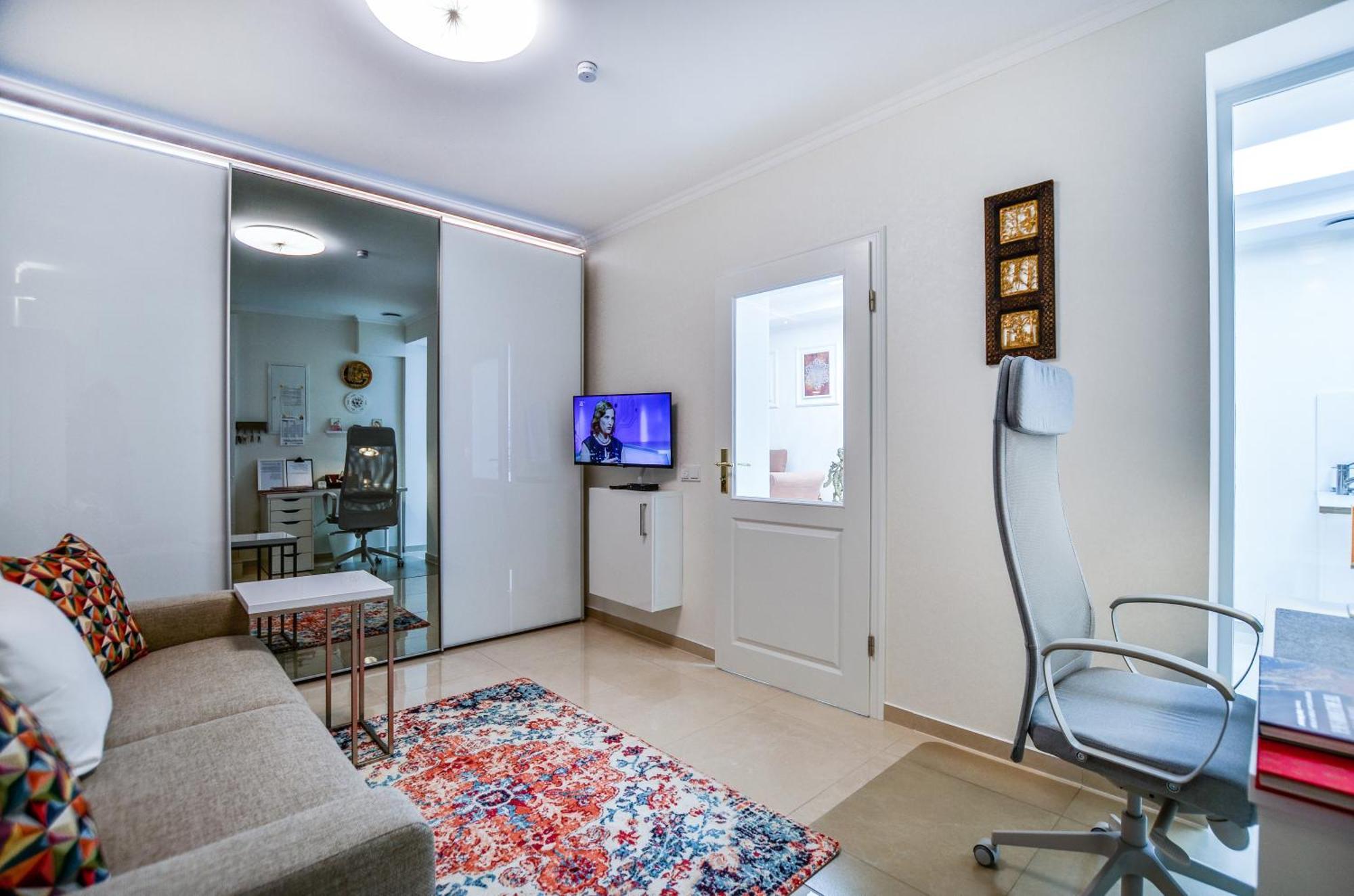 Stylisch Und Schick, Neue Wohnung, U-bahn 2 Minuten Apartment