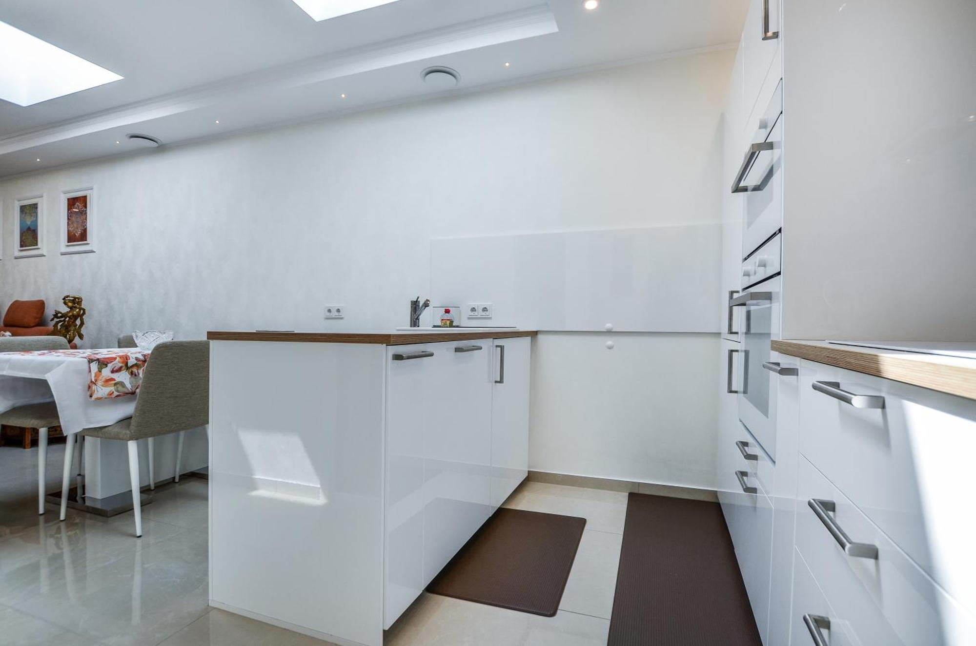 Apartment Stylisch Und Schick, Neue Wohnung, U-bahn 2 Minuten Köln