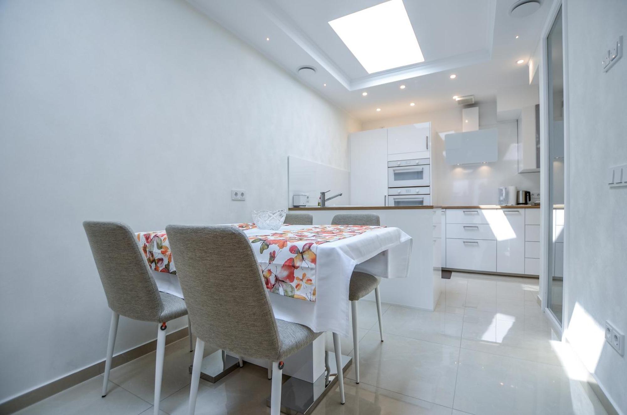 Apartment Stylisch Und Schick, Neue Wohnung, U-bahn 2 Minuten