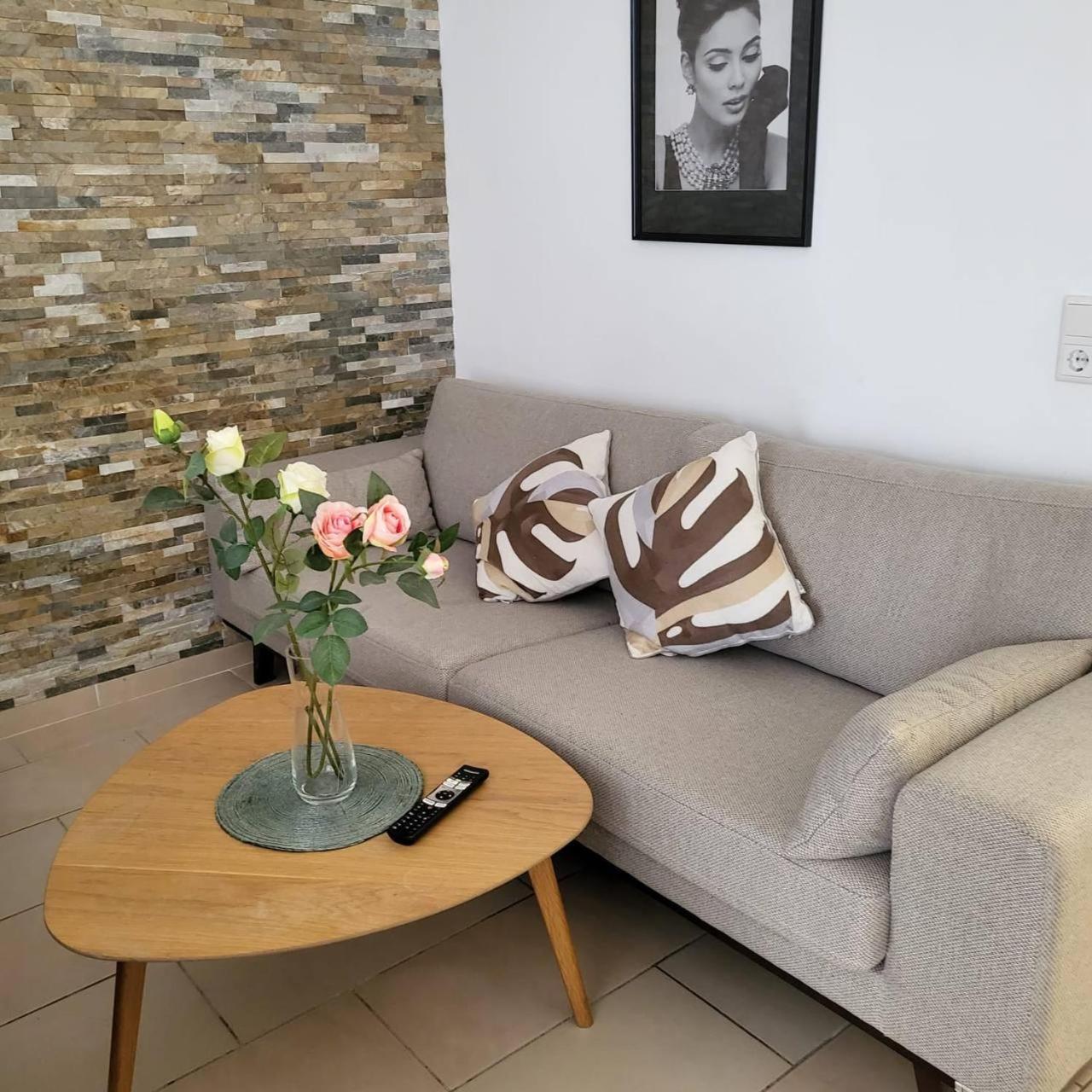 Stylish In Friesenplatz, Heart Of Apartment