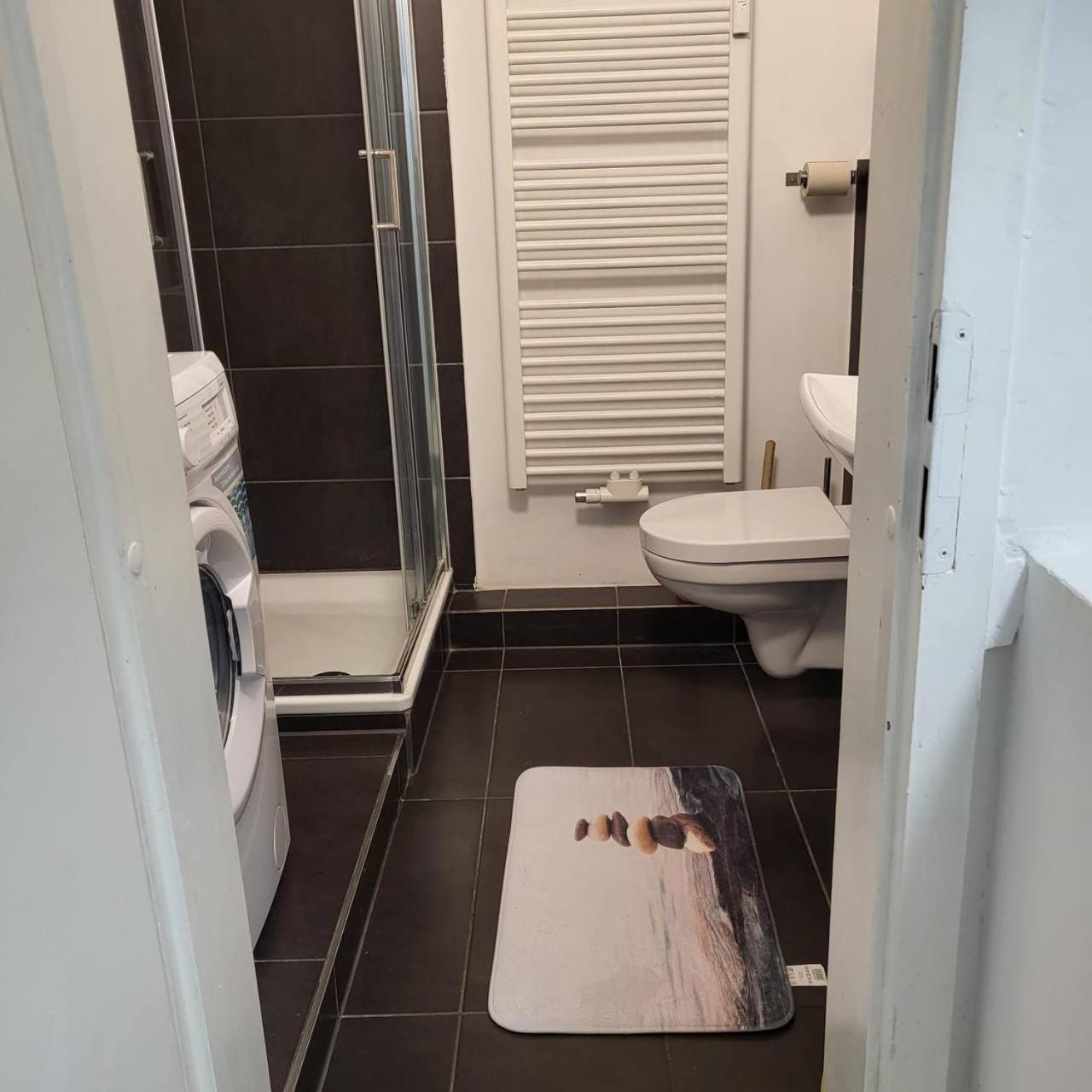 Stylish In Friesenplatz, Heart Of Apartment