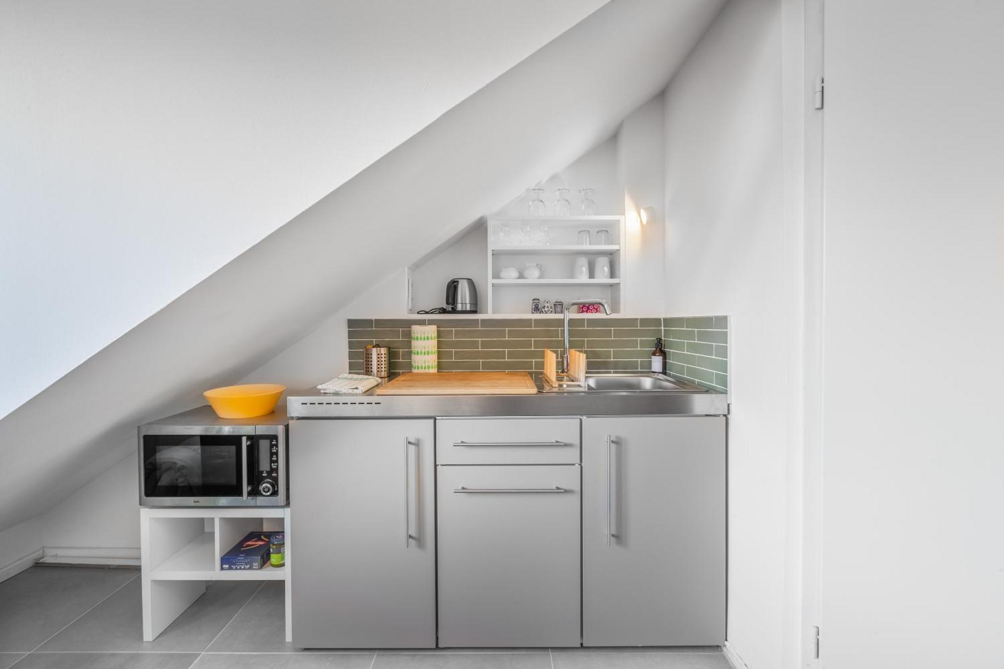 Schickes Dachstudio Im Beliebten Neu-ehrenfeld Mit Peleton-rad Apartment *