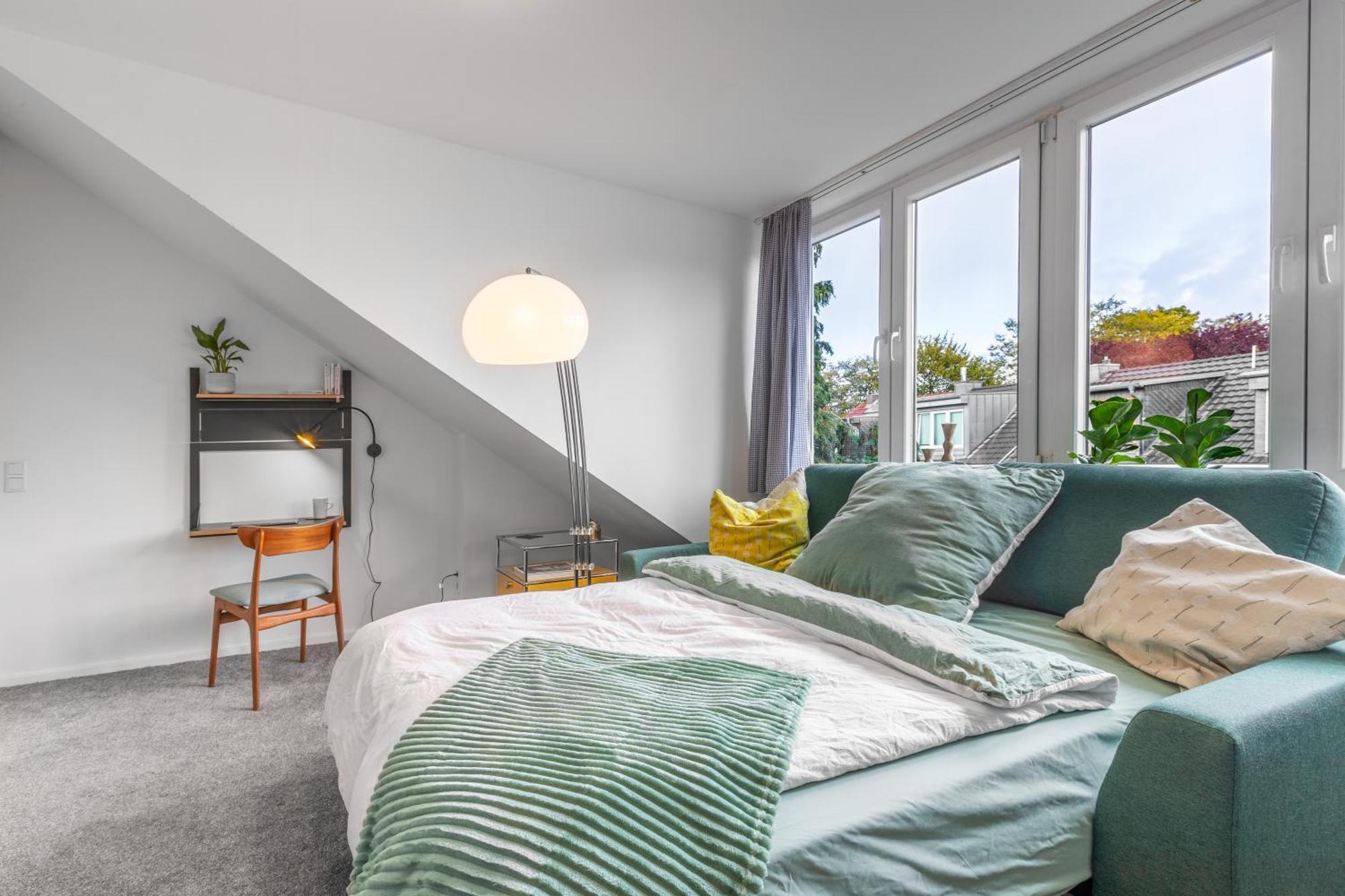 Apartment Schickes Dachstudio Im Beliebten Neu-ehrenfeld Mit Peleton-rad *