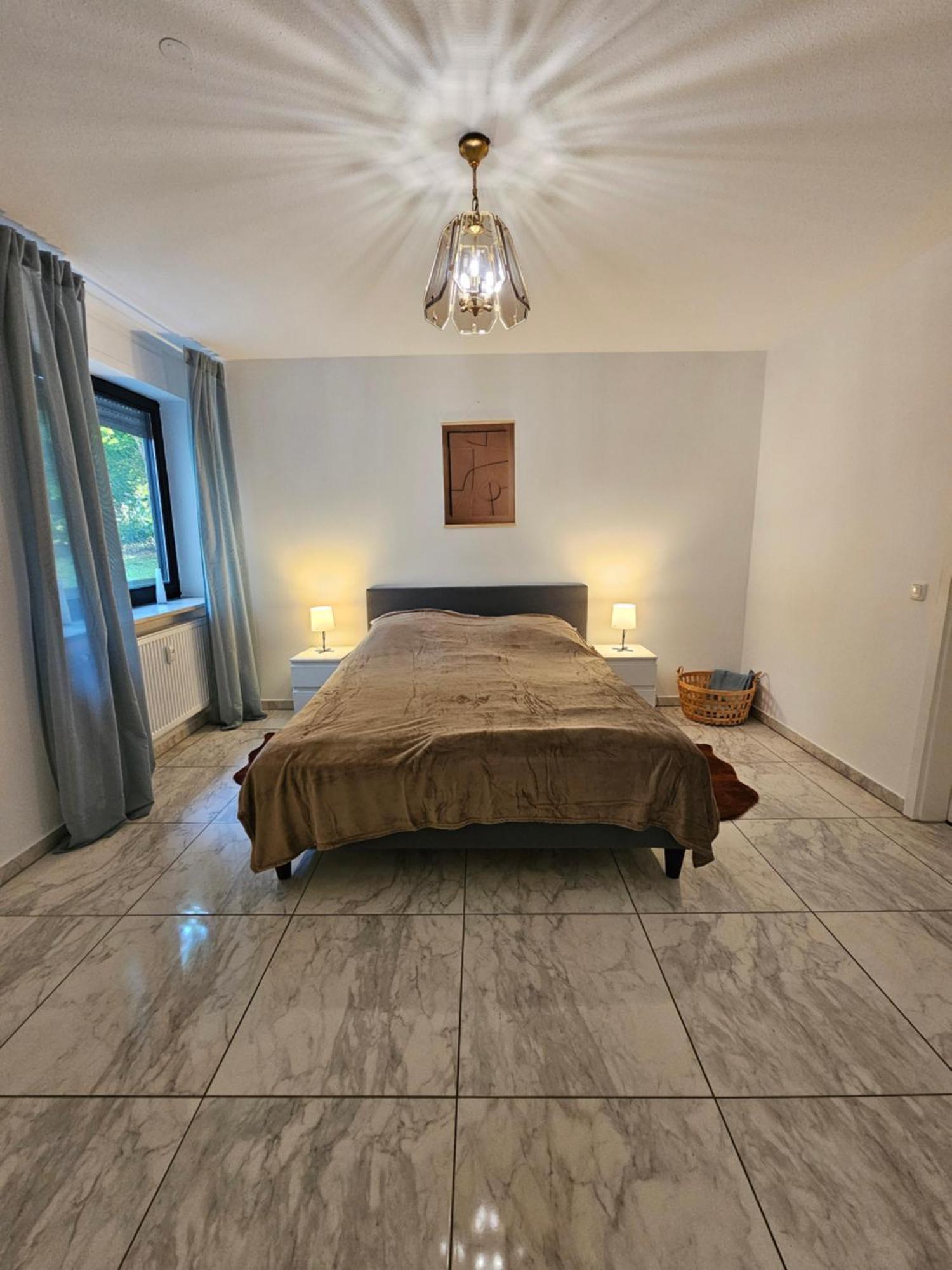 Maisonette In Koelner Villenviertel *