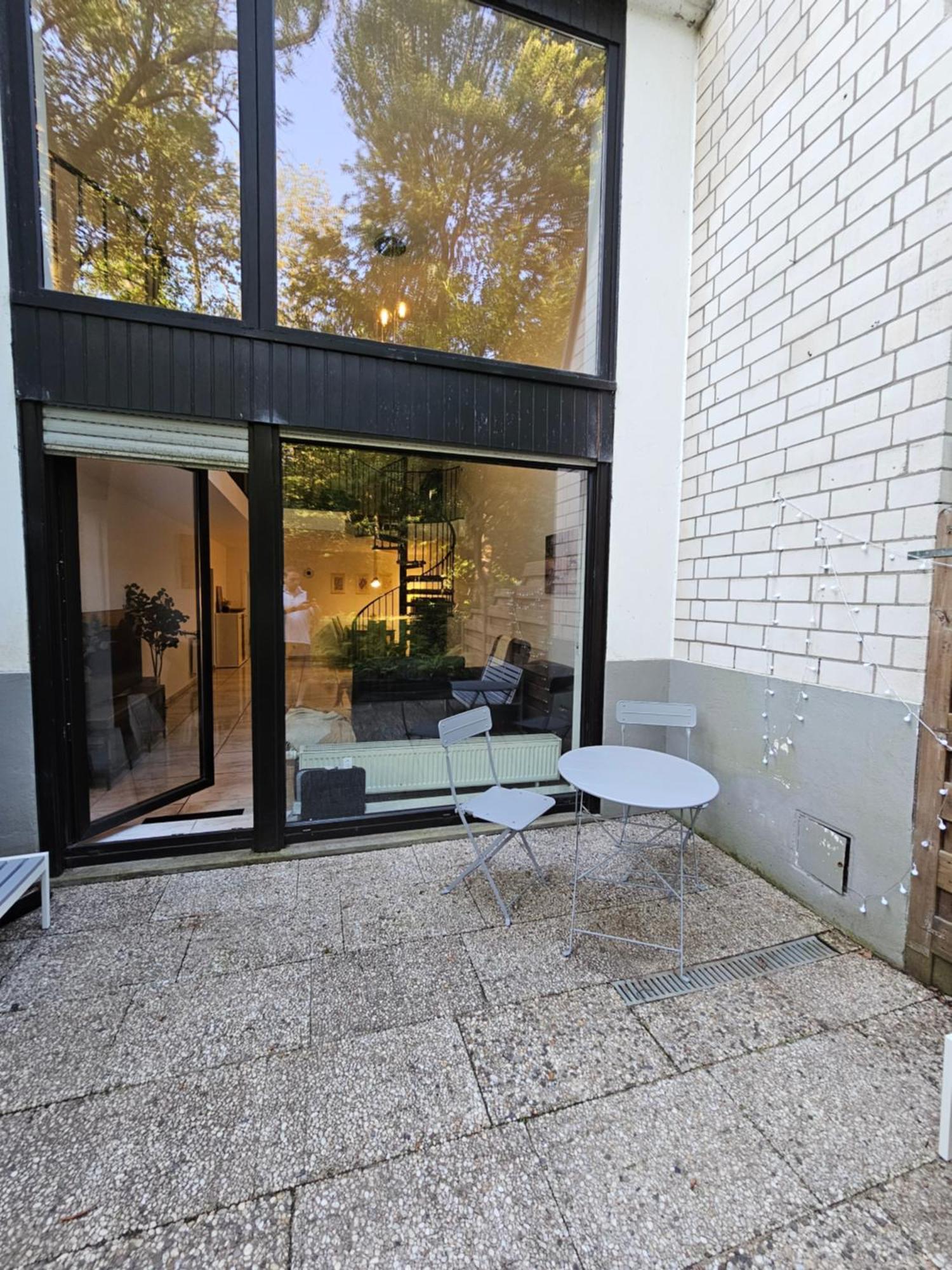 Maisonette In Koelner Villenviertel *