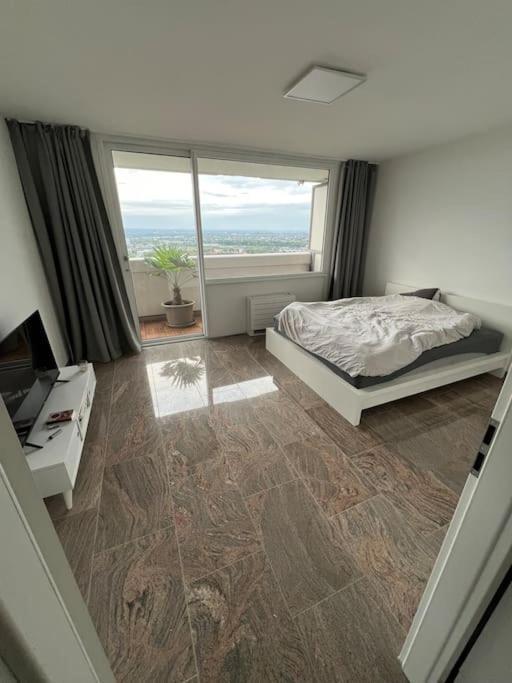 Apartment Axa-tower Cologne
