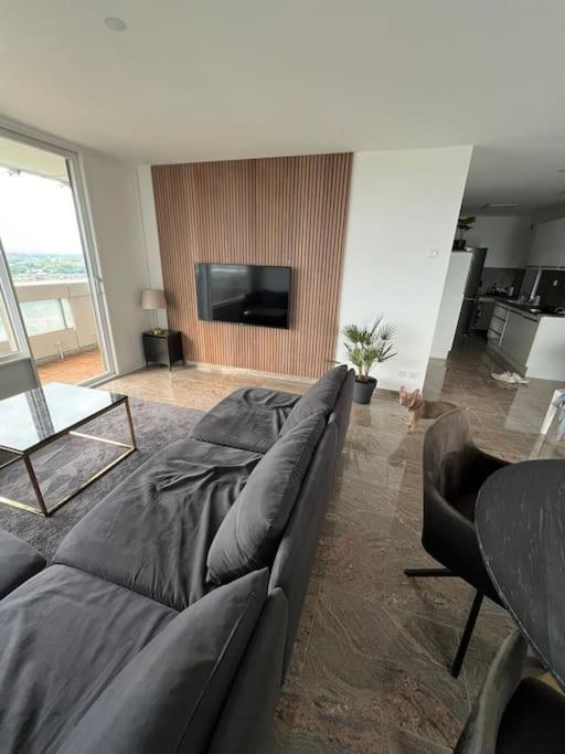Axa-tower Apartment