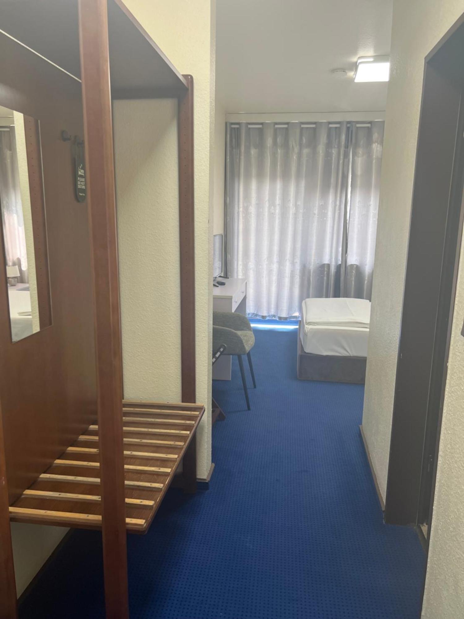 Hotel Am Flughafen 3*