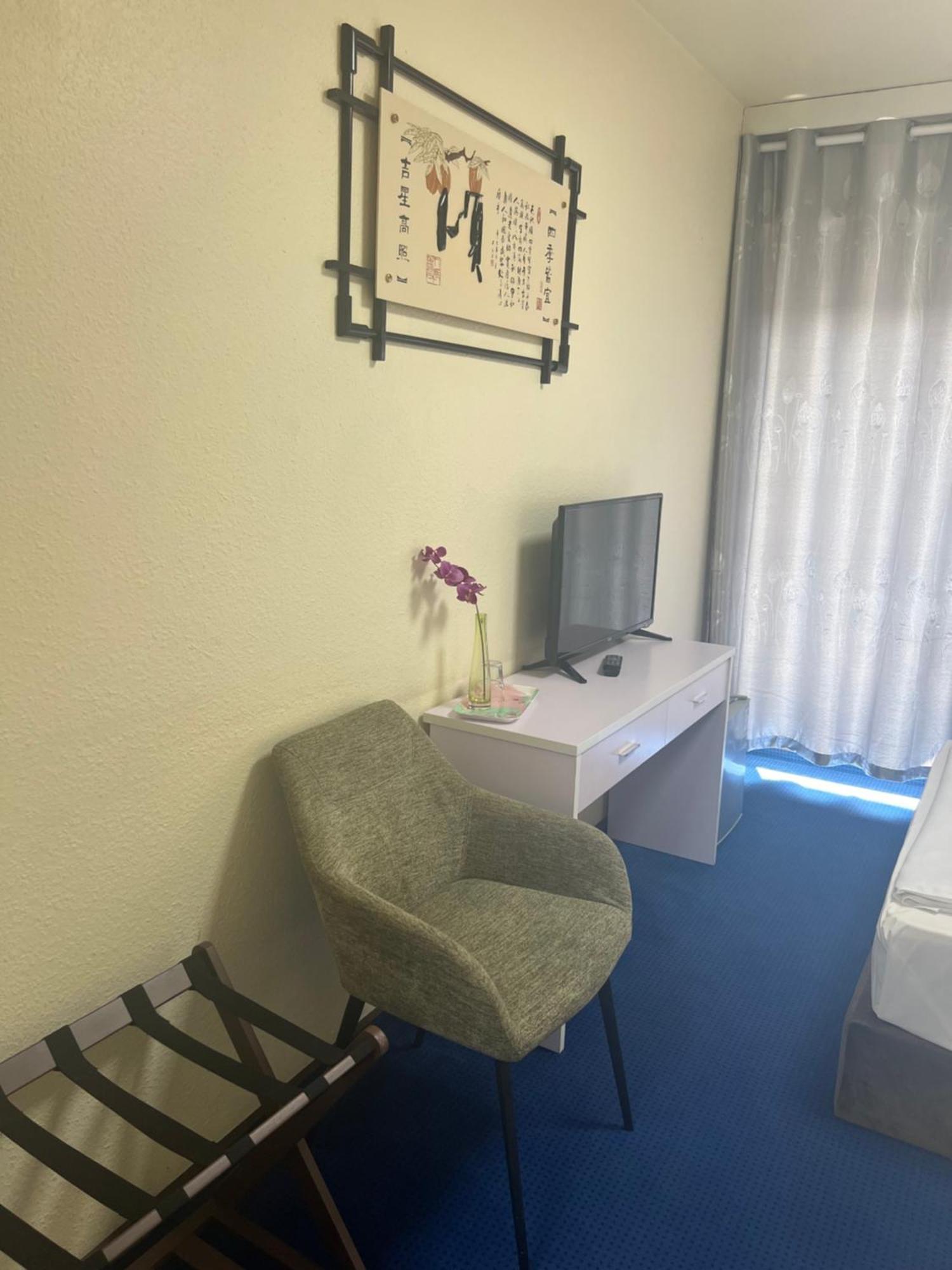Am Flughafen Hotel Colonia