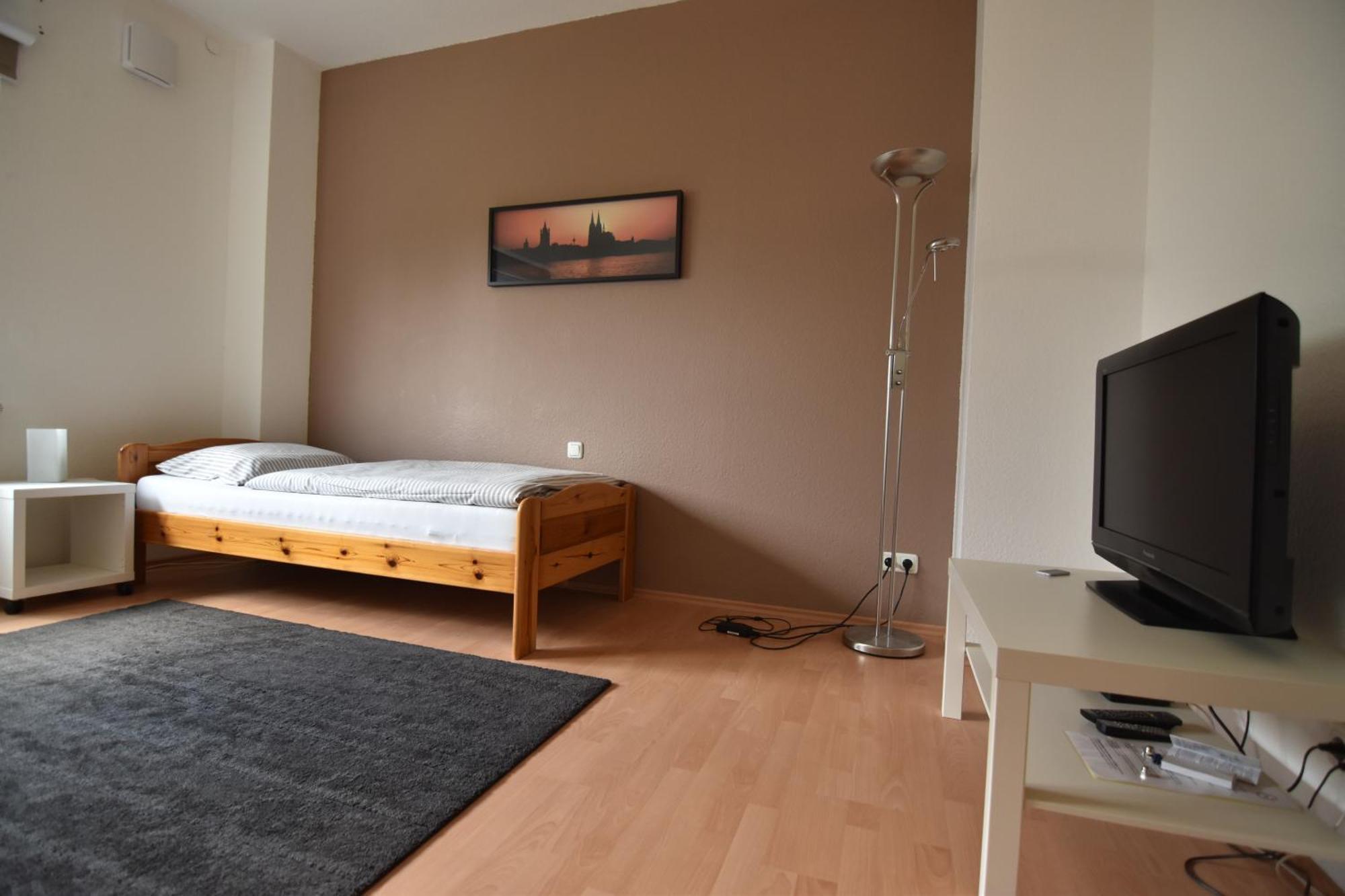 Work And Cologne- Fuehlinger Apartment