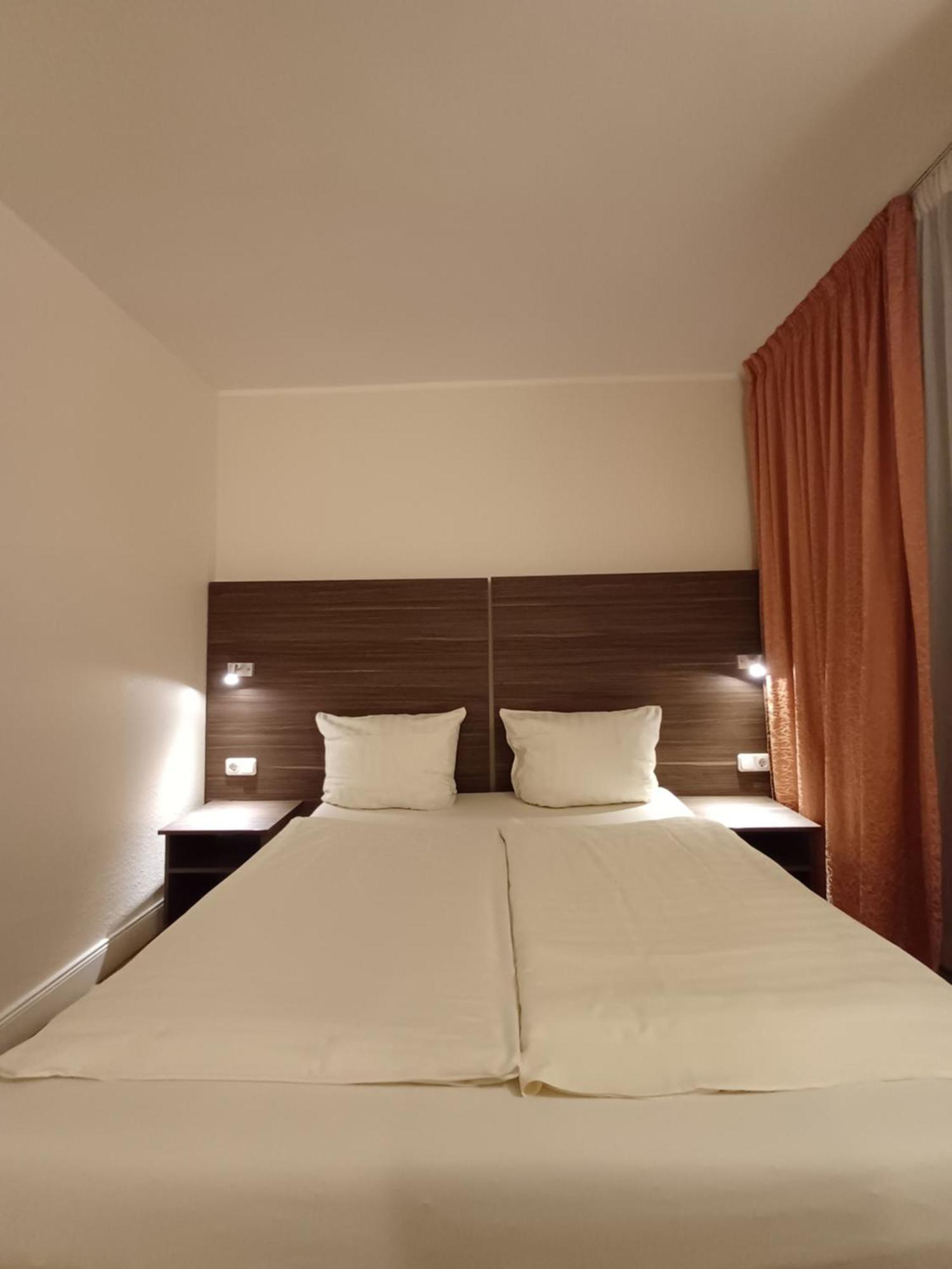 Hotel Ariana 2*
