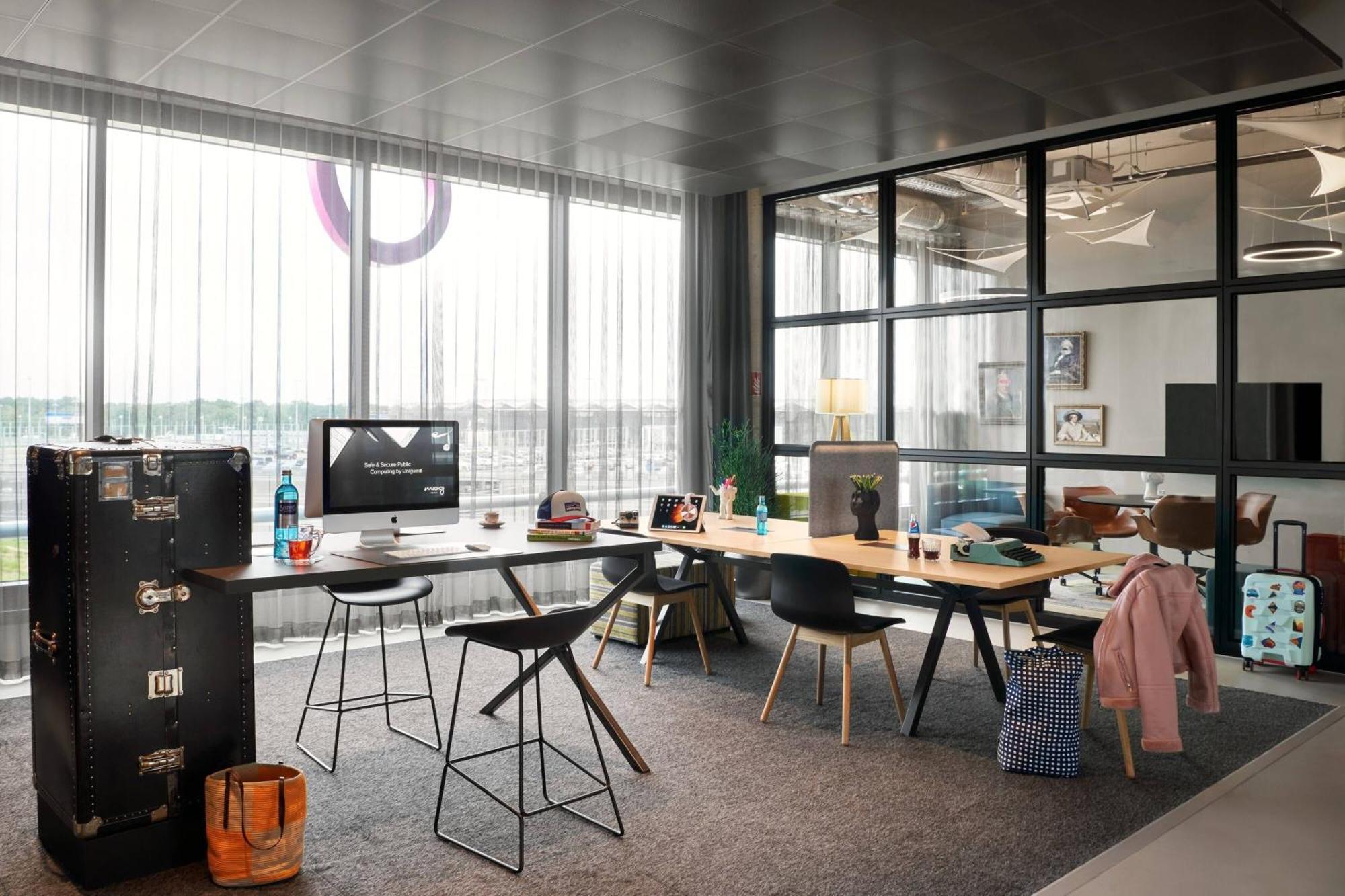 Moxy Bonn Airport Hotel Colónia