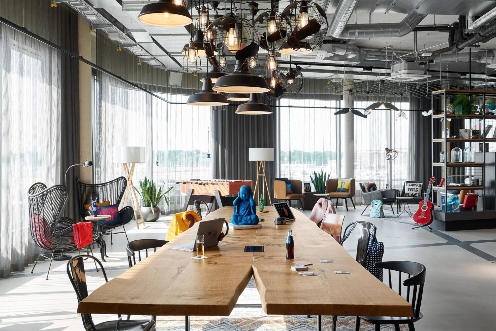 Moxy Bonn Airport Hotel 3*