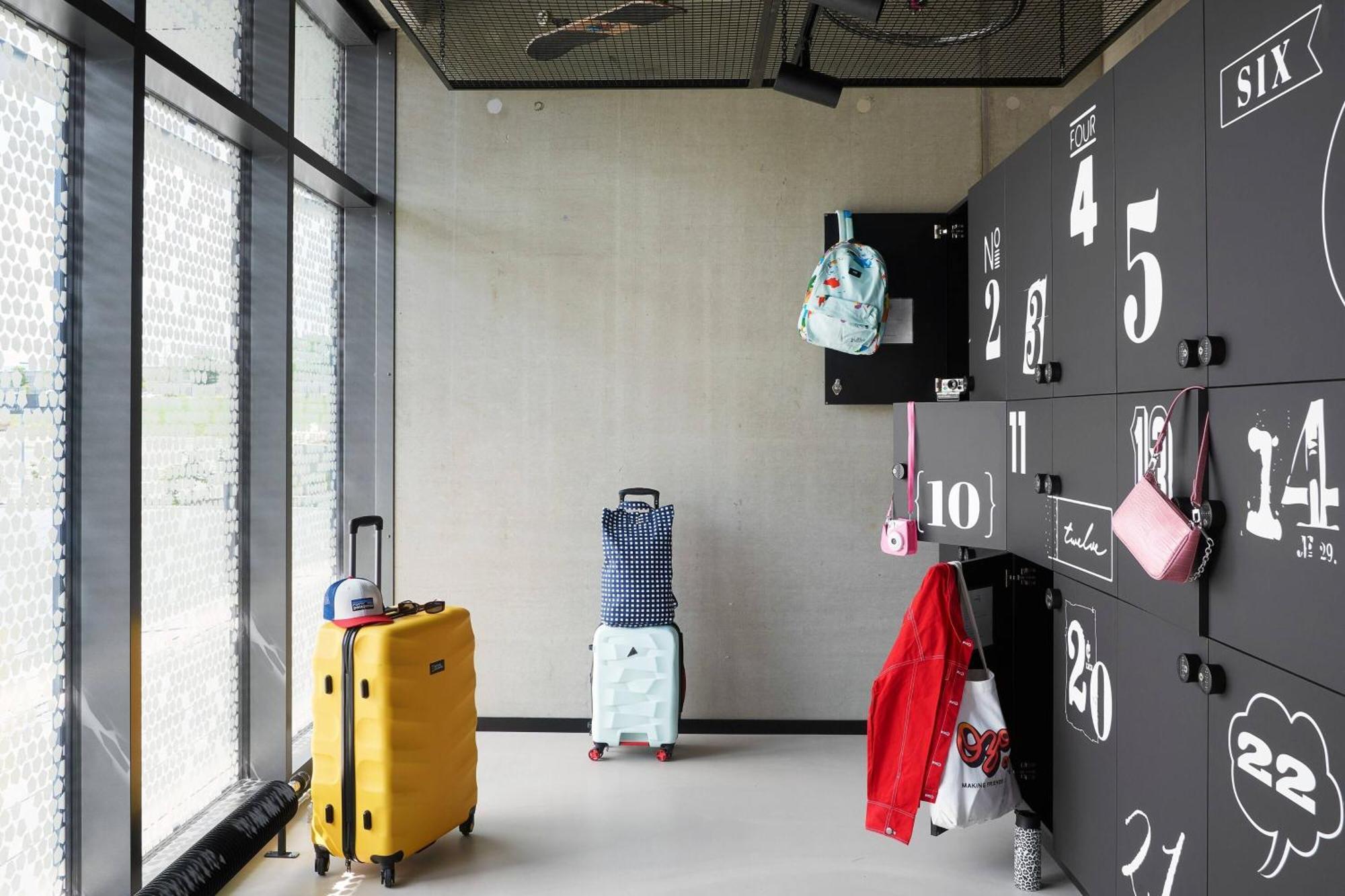 Hotel Moxy Bonn Airport 3*