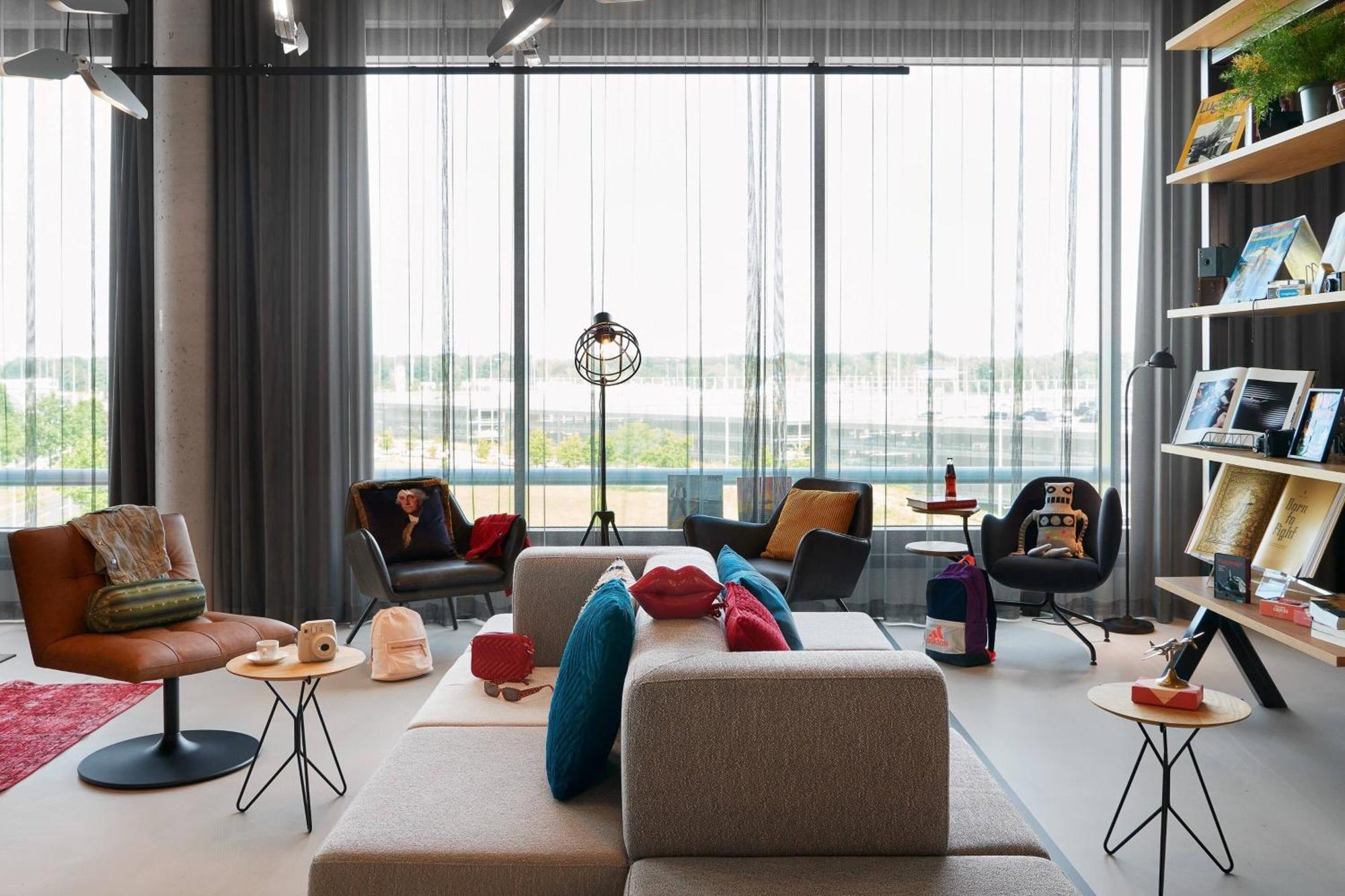 Moxy Bonn Airport Hotel Colónia