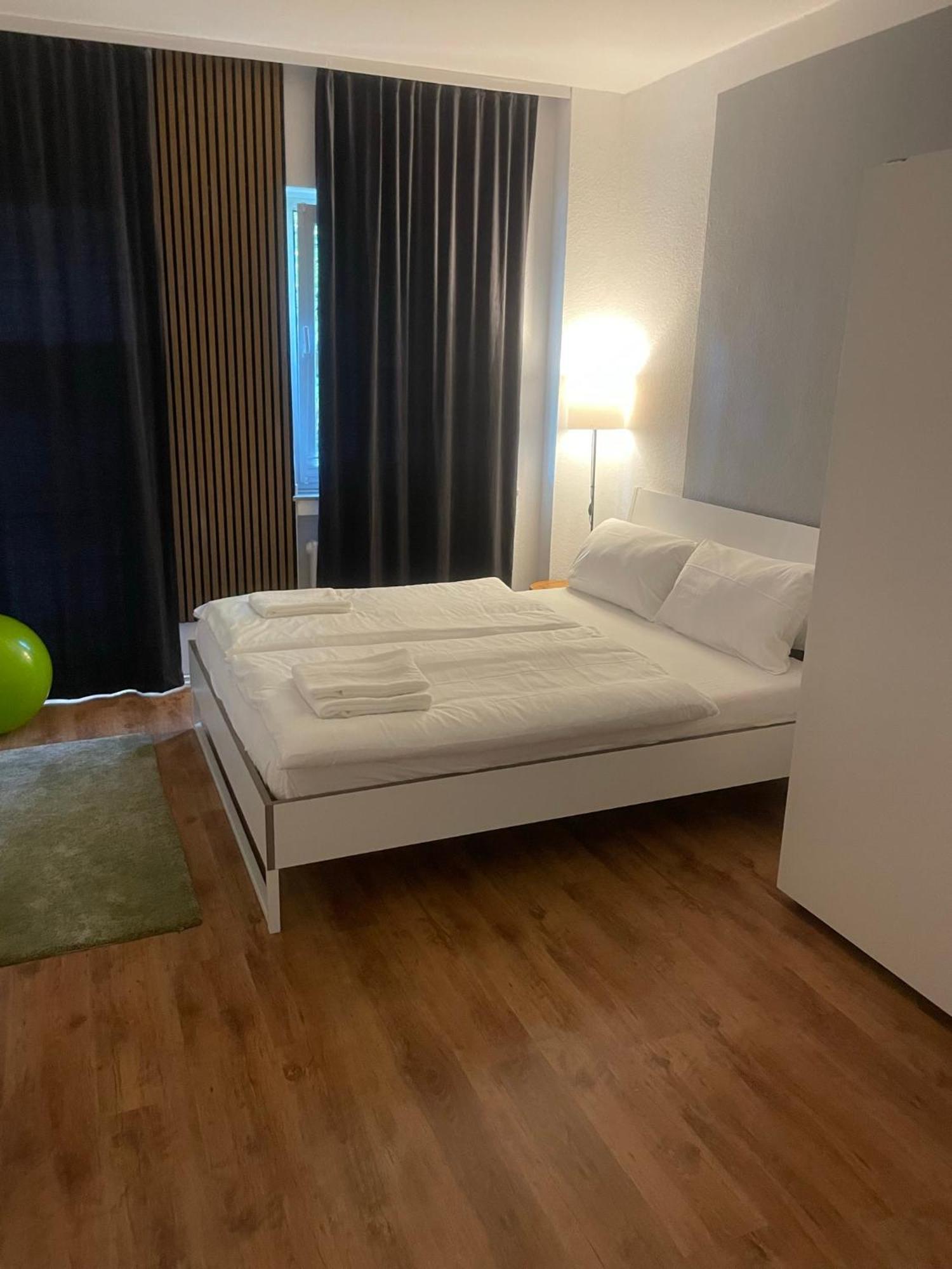 Appartement 4 Min Naehe Von Hbf Und Dom Mit Garten ,balkon & Office Keulen