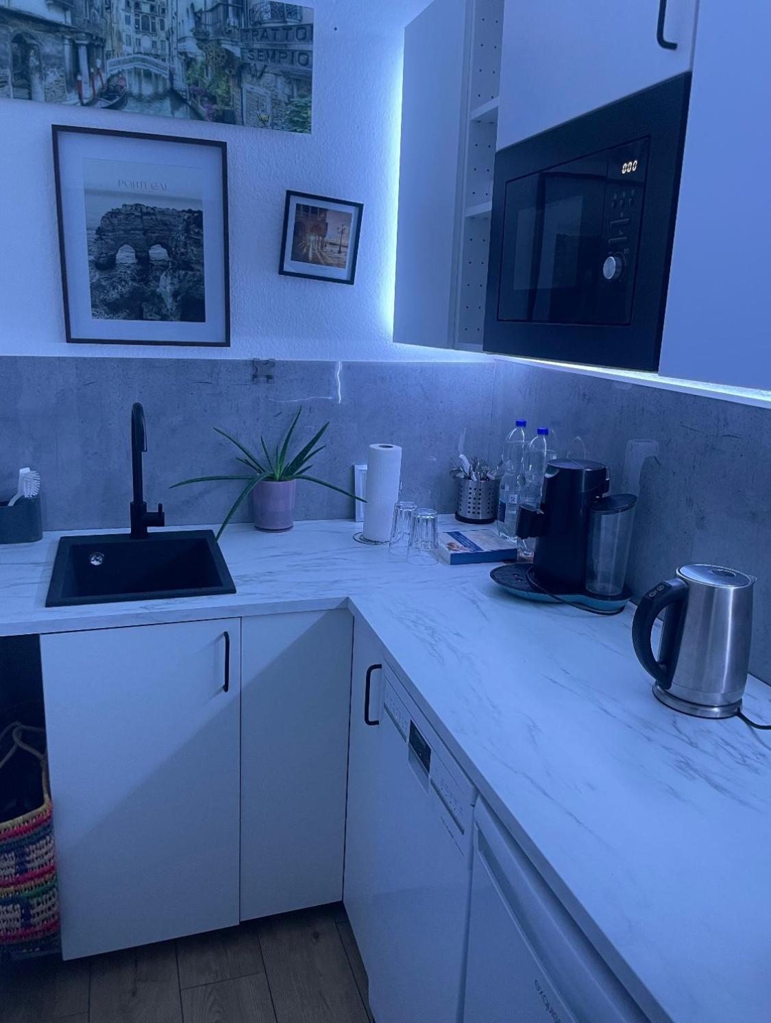 4 Min Naehe Von Hbf Und Dom Mit Garten ,balkon & Office Appartement