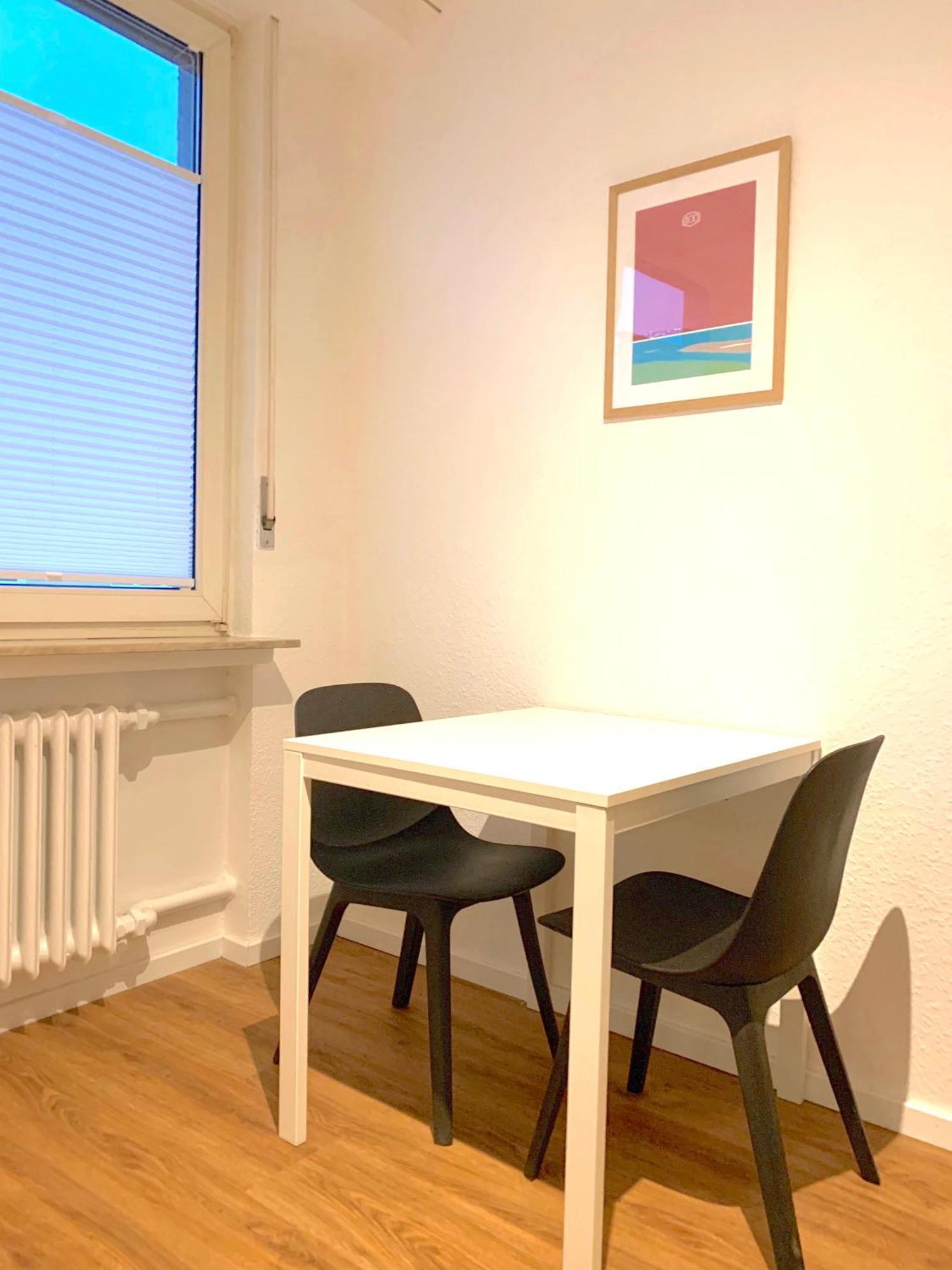 Gemuetliches Mit 2 Schlaf- Und 2 Badezimmern Balkon Cologne