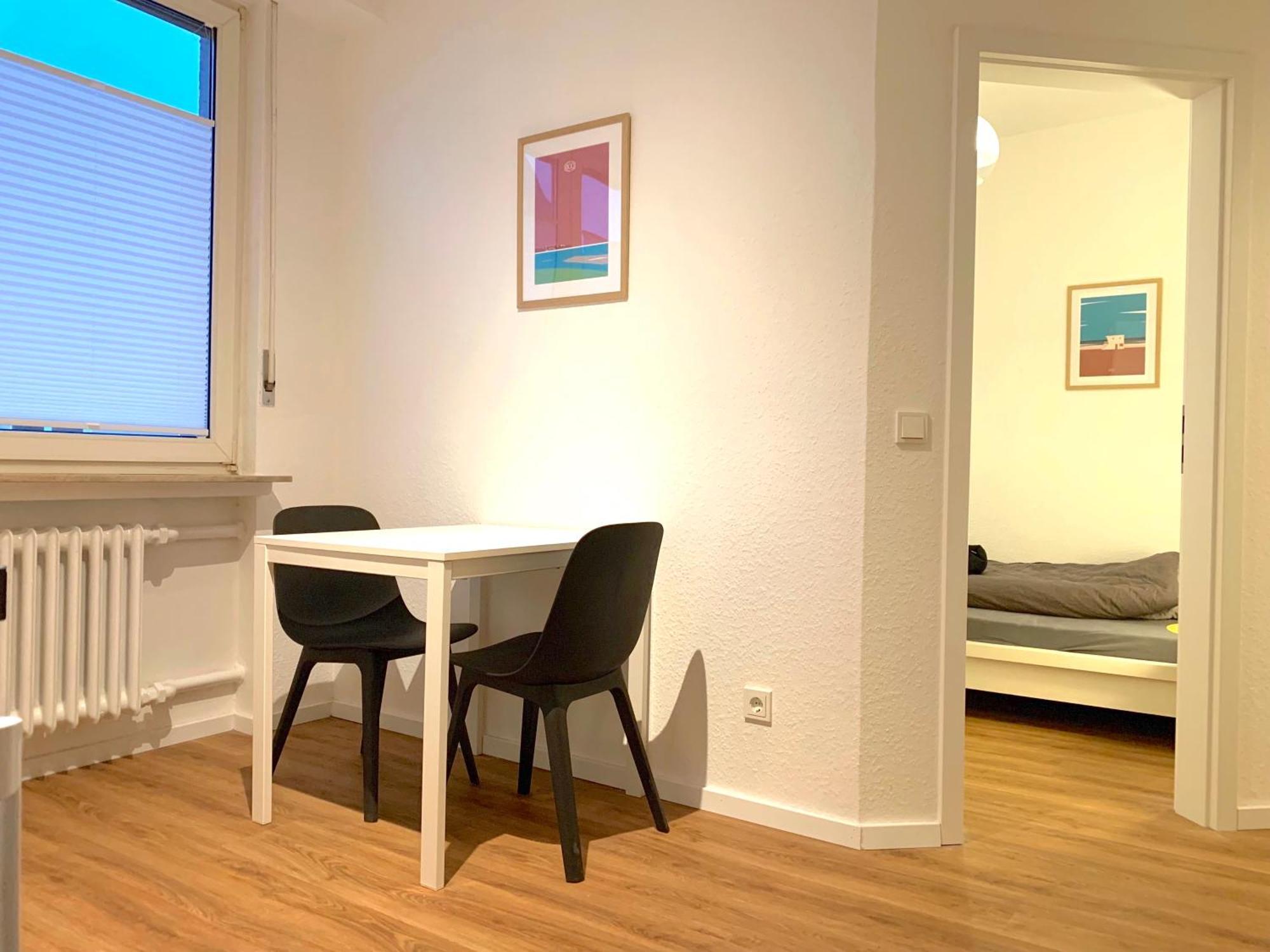 Gemuetliches Mit 2 Schlaf- Und 2 Badezimmern Balkon * Cologne
