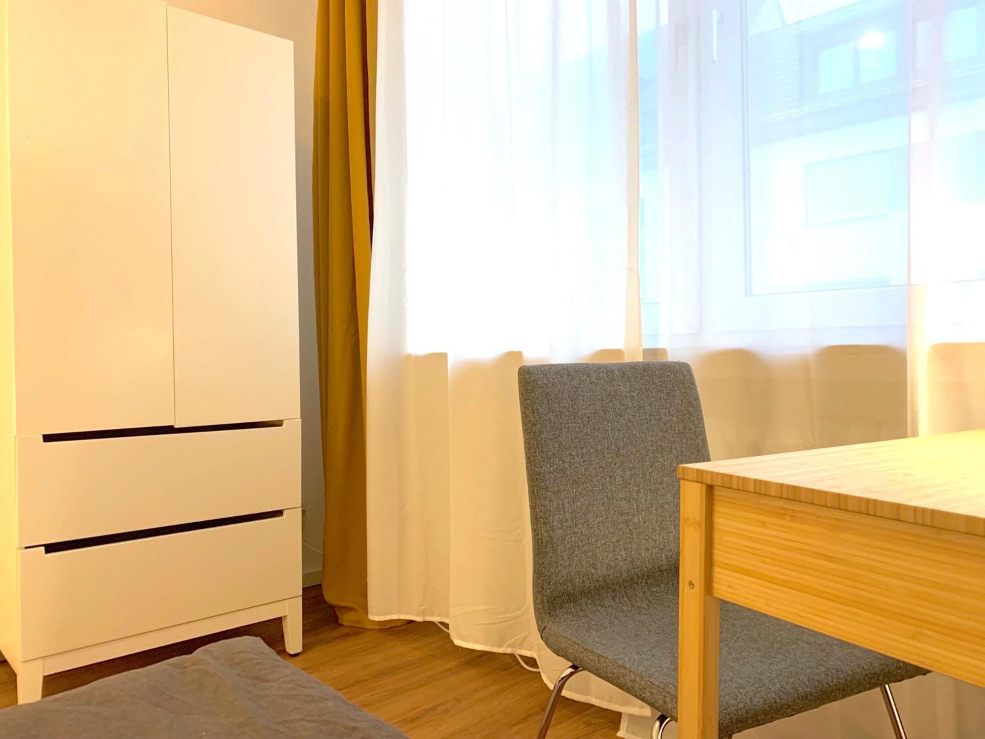 Gemuetliches Mit 2 Schlaf- Und 2 Badezimmern Balkon Apartment Cologne