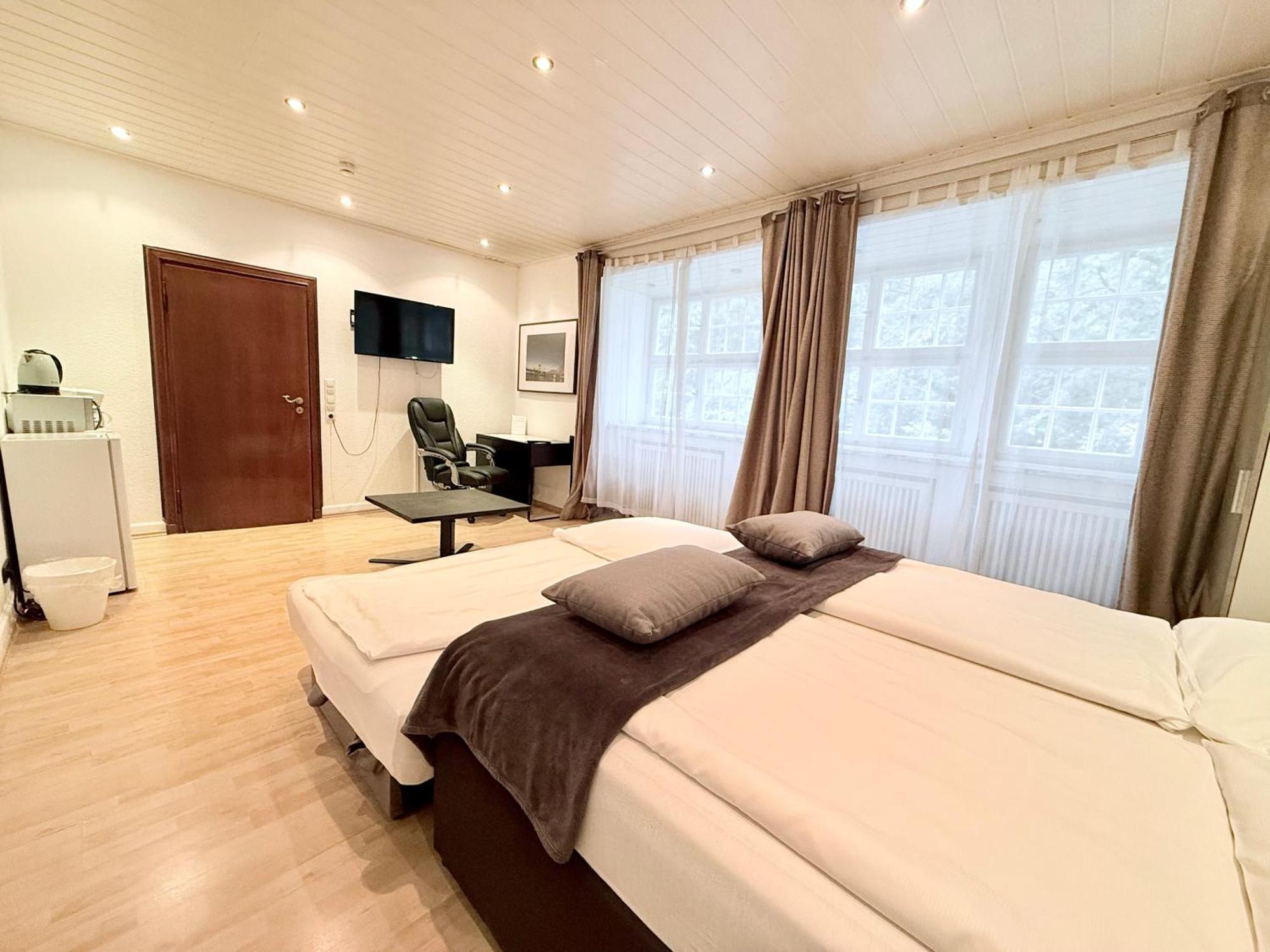 Hotel Altstadthotel Hayk Am Rhein 3*