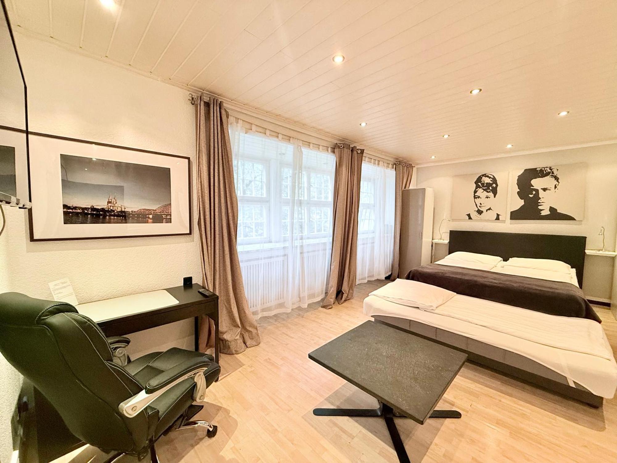 Hotel Altstadthotel Hayk Am Rhein Köln