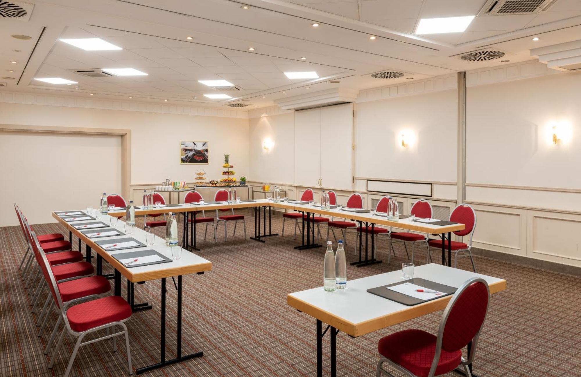 Hotel Leonardo Bonn Airport 4*