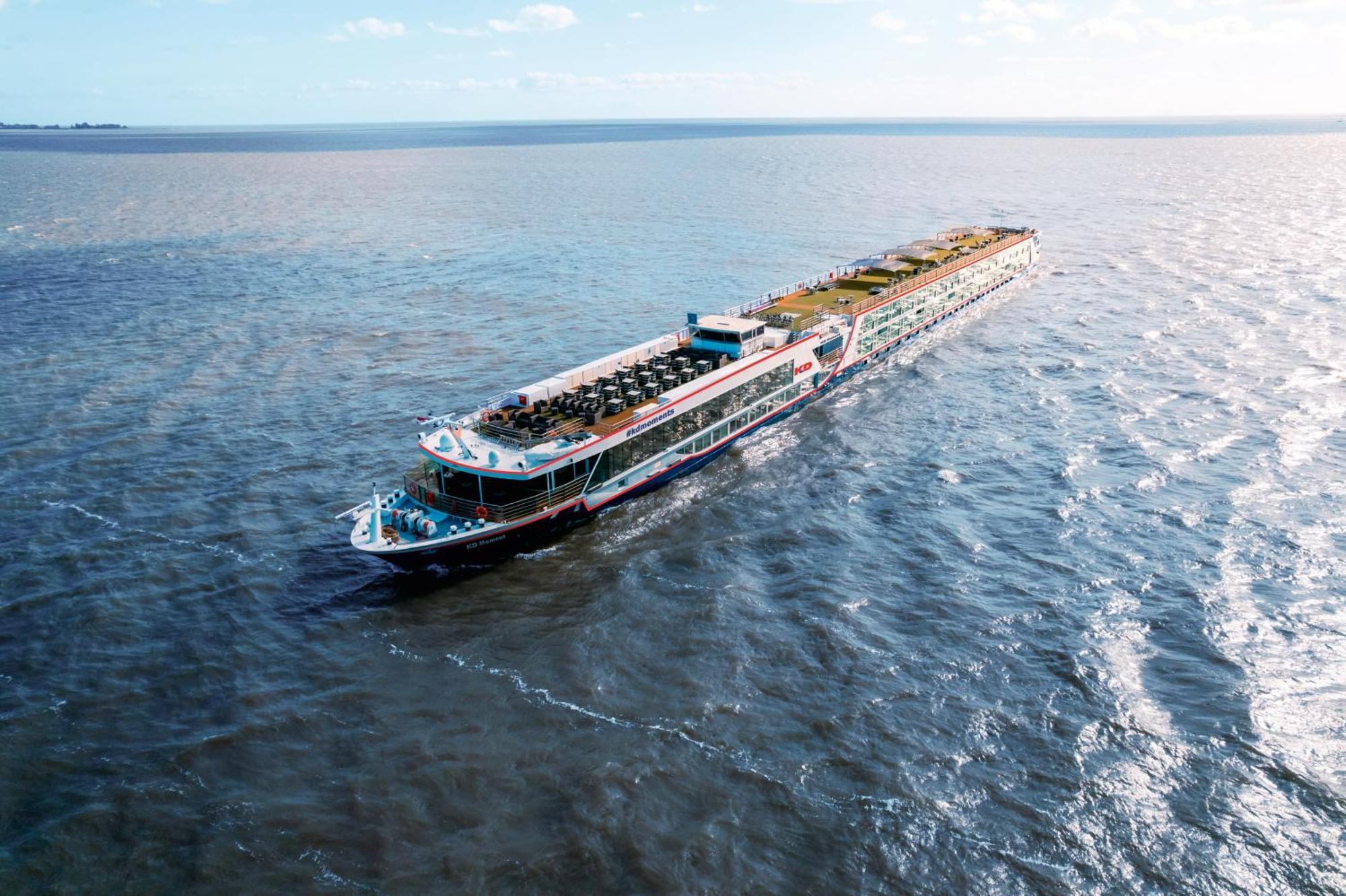 Hotelship Kd Moment * Kolonia