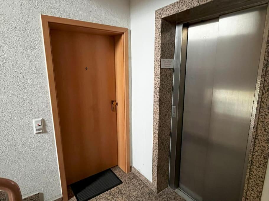 Aparment In Popular Neighborhood Apartment *