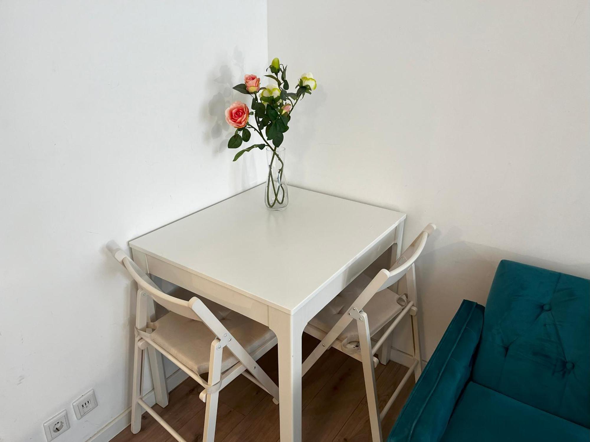 Stylish In Friesenplatz, Heart Of Apartment