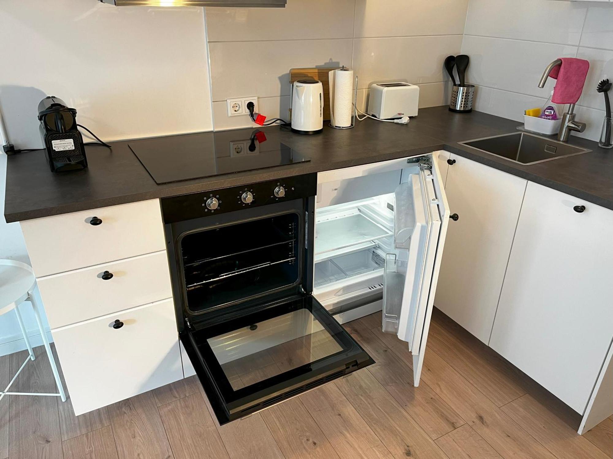 Apartment Stylish In Friesenplatz, Heart Of