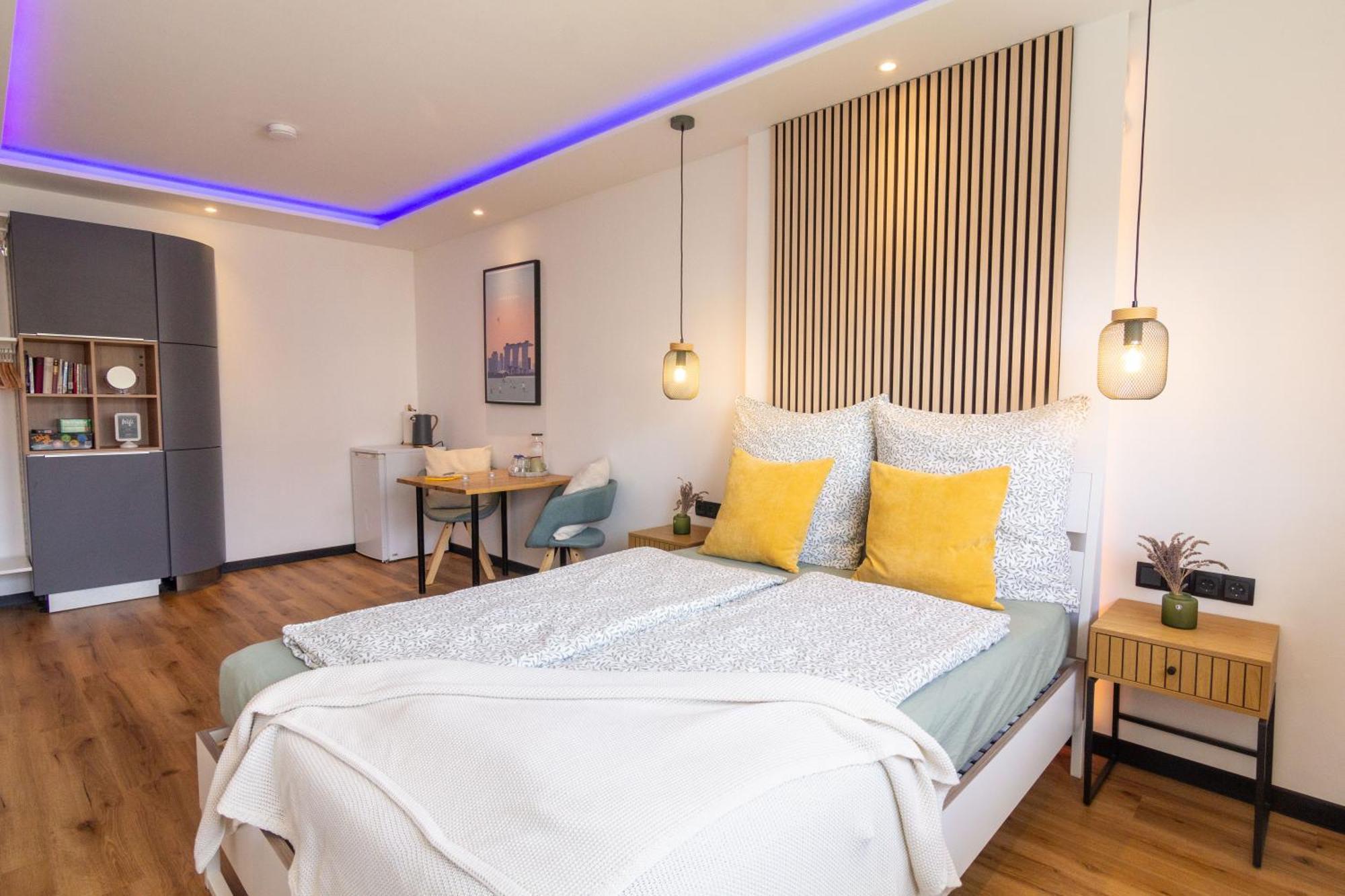 Shiny Singapore - - Doppelzimmer Mit Gemeinschaftsbad *