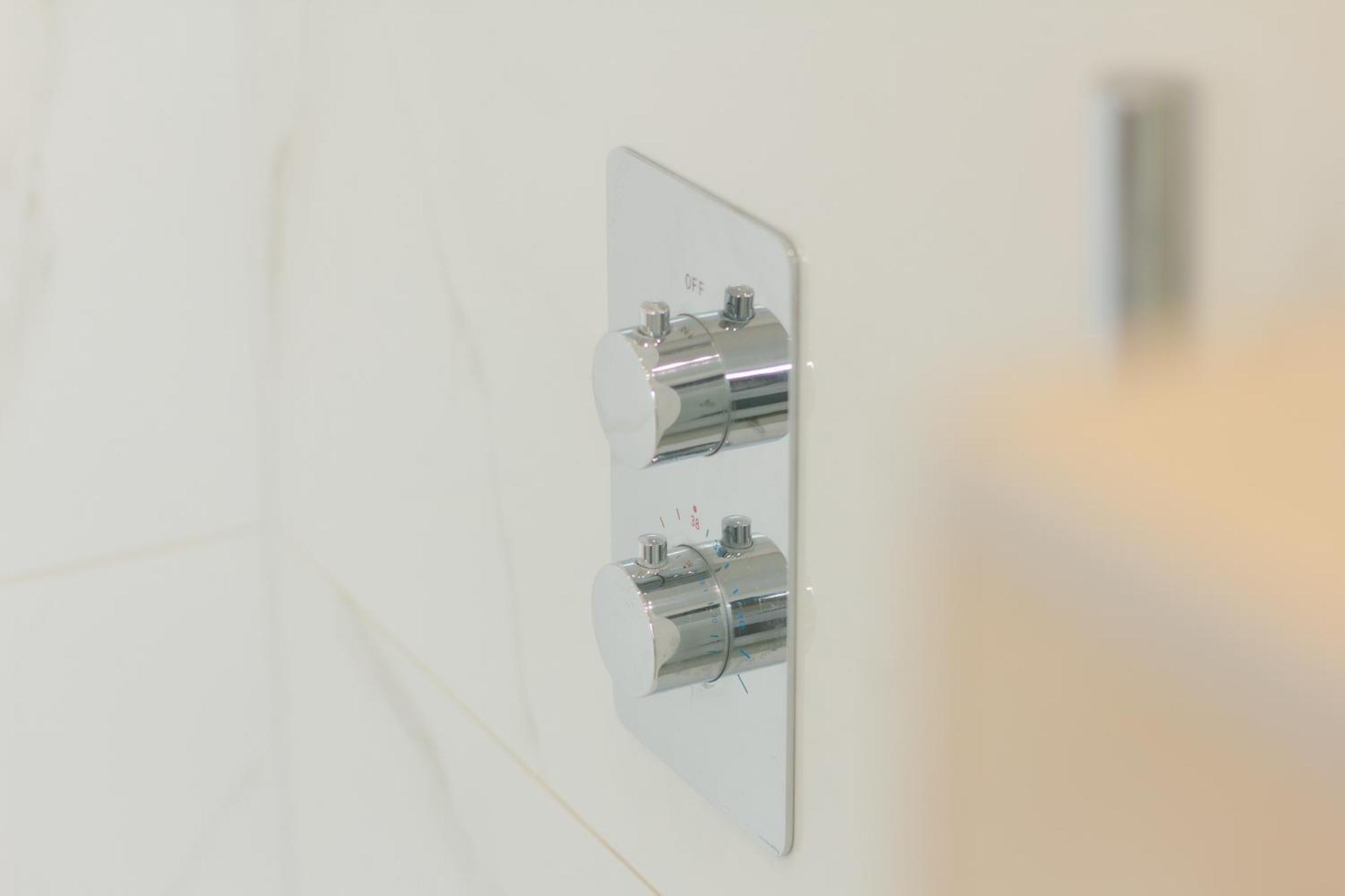 Shiny Singapore - - Doppelzimmer Mit Gemeinschaftsbad