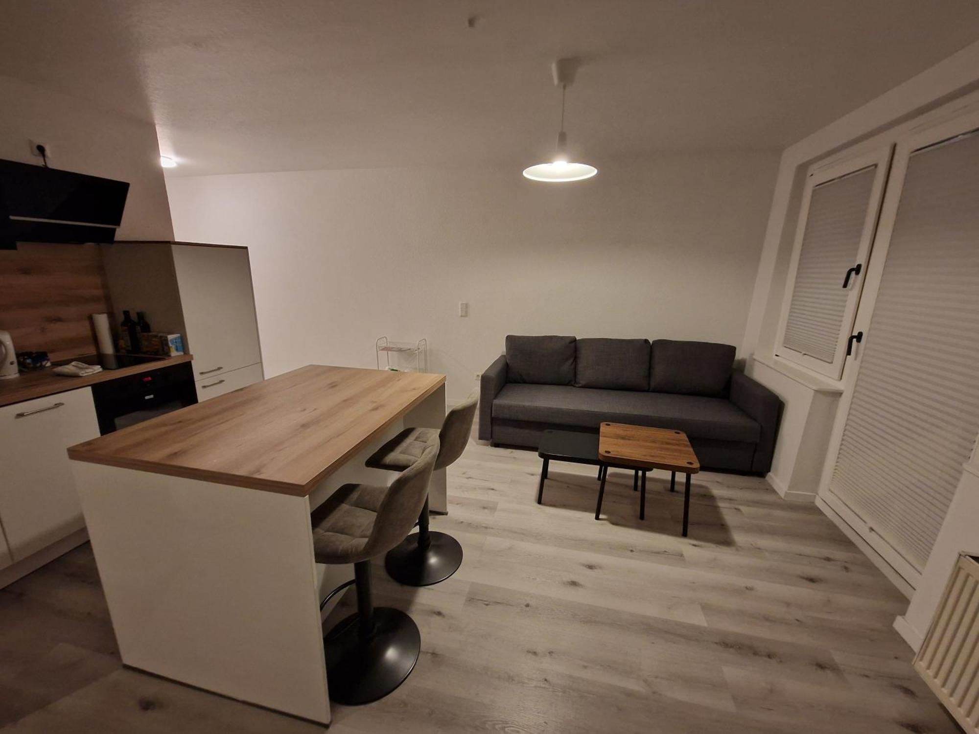 Zentrale Lage In Der Naehe Von Der Uni ,neumarkt Und Messe Nur 5 Stationen Apartment *