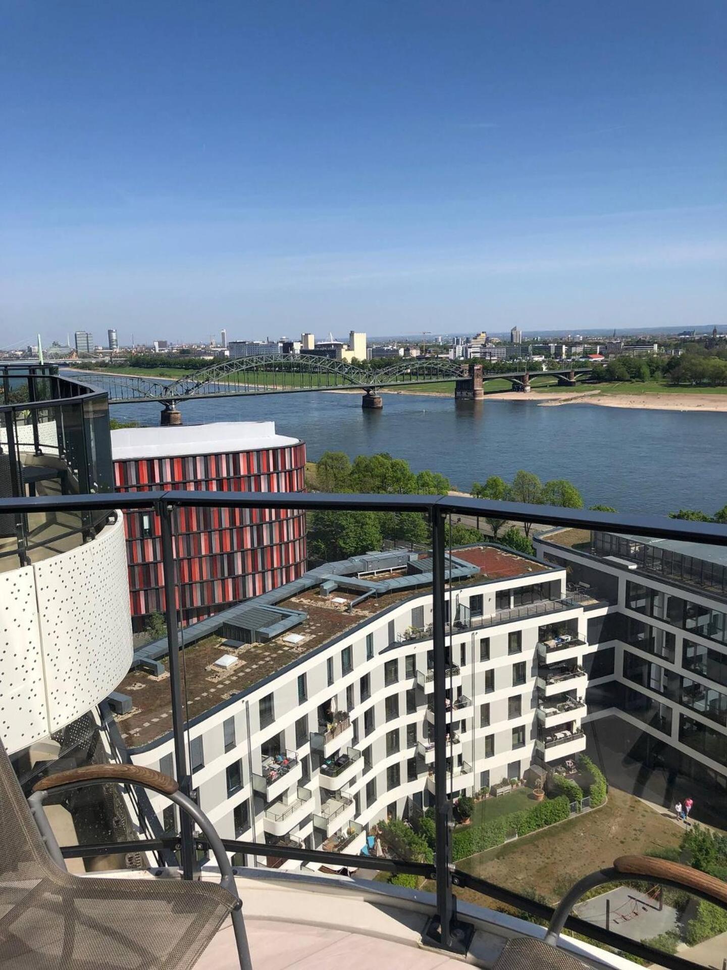 Rheinblick Penthouse Apartment Cologne