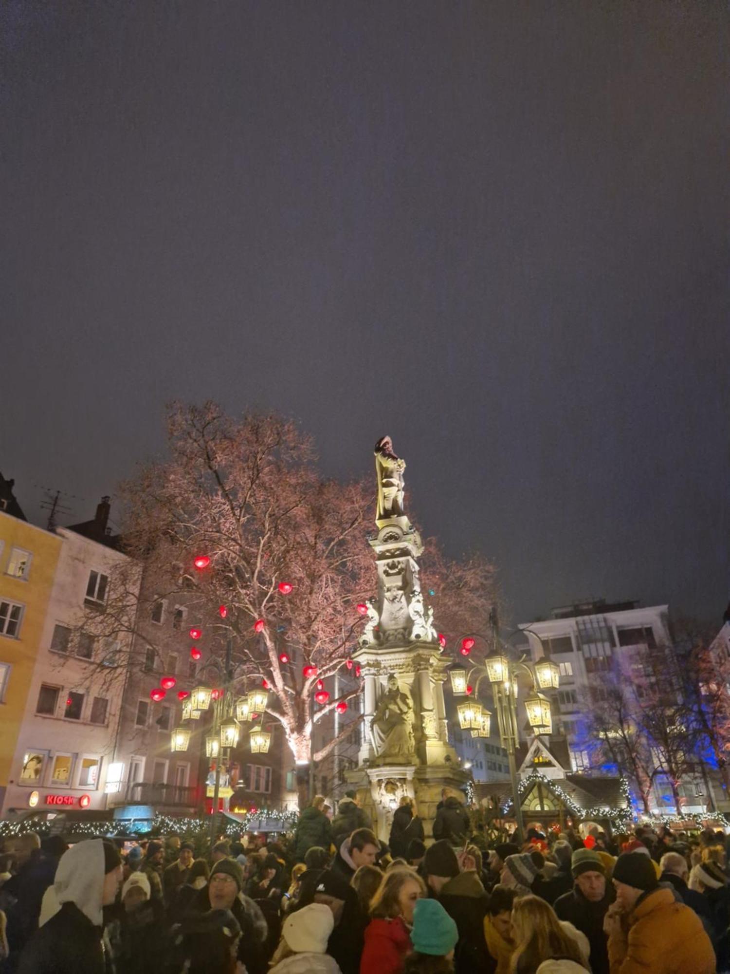 Zentrale Lage In Der Naehe Von Der Uni ,neumarkt Und Messe Nur 5 Stationen Cologne