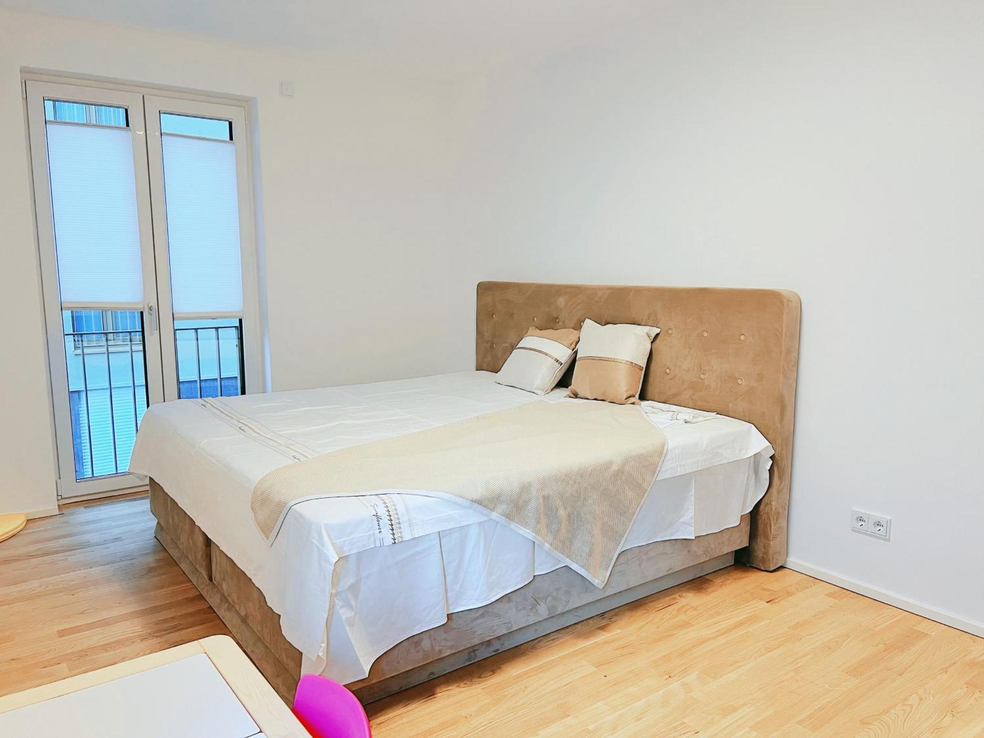Moden In With Free Parking Apartment *