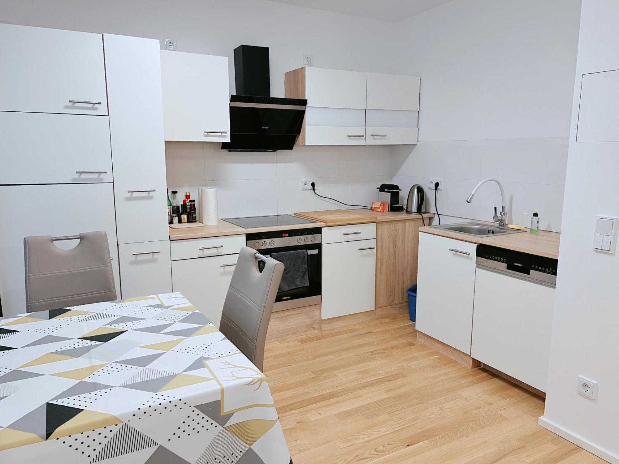 Apartment Moden In With Free Parking