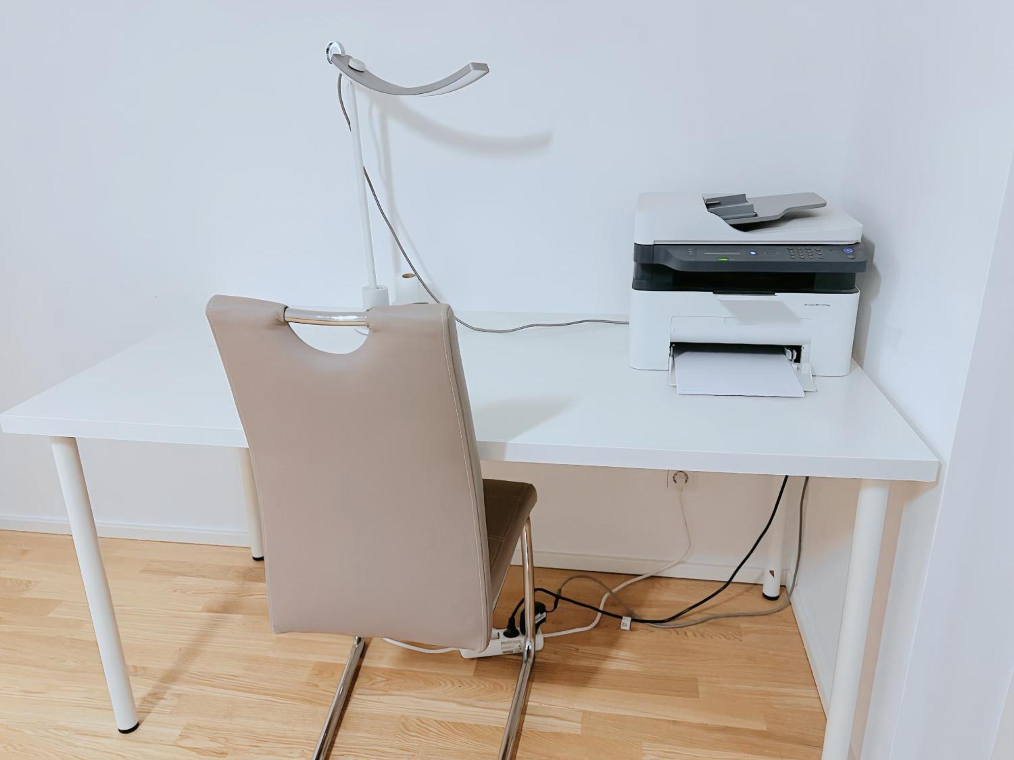 Apartment Moden In With Free Parking *